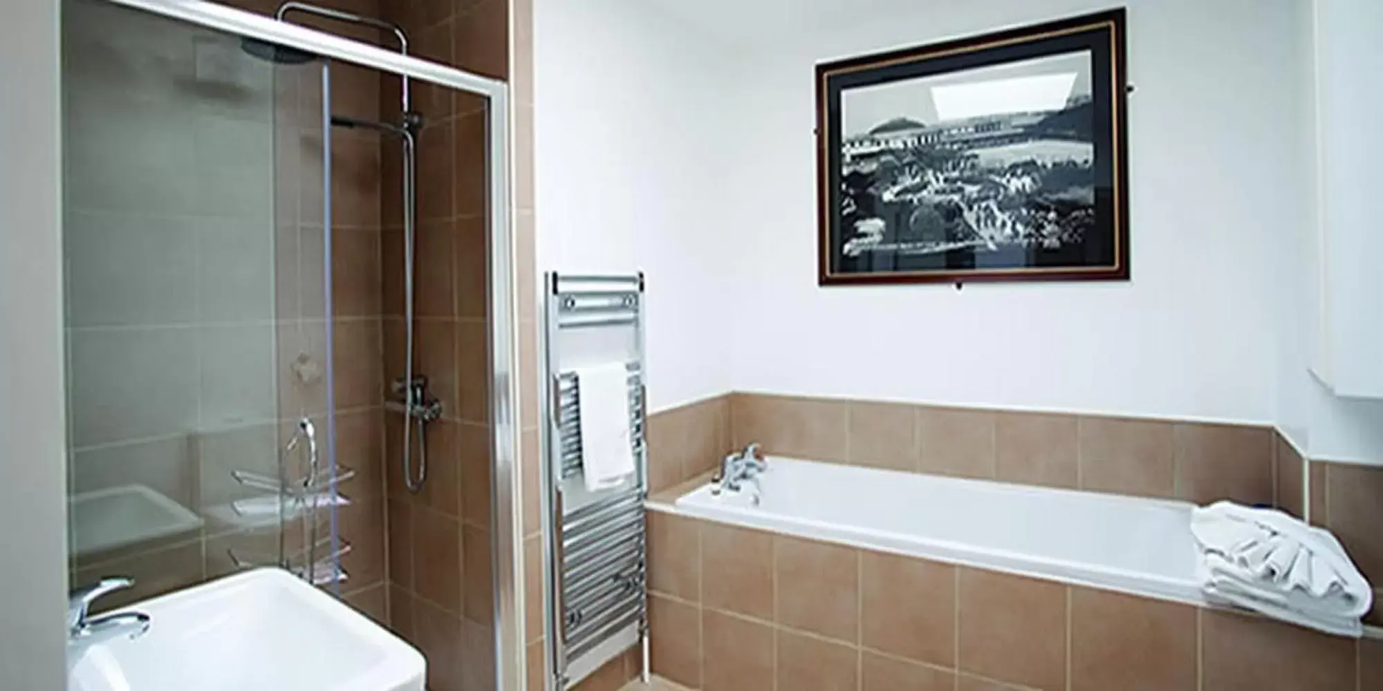 Bathroom in Victoria Mansions Hotel Apartments