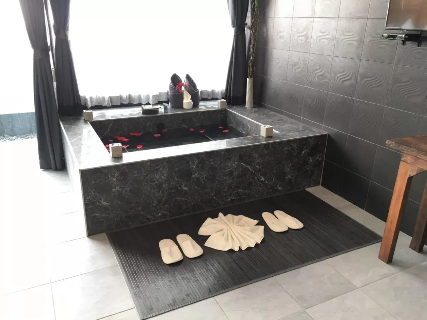 Area and facilities, Bathroom in Arun Dara Villa