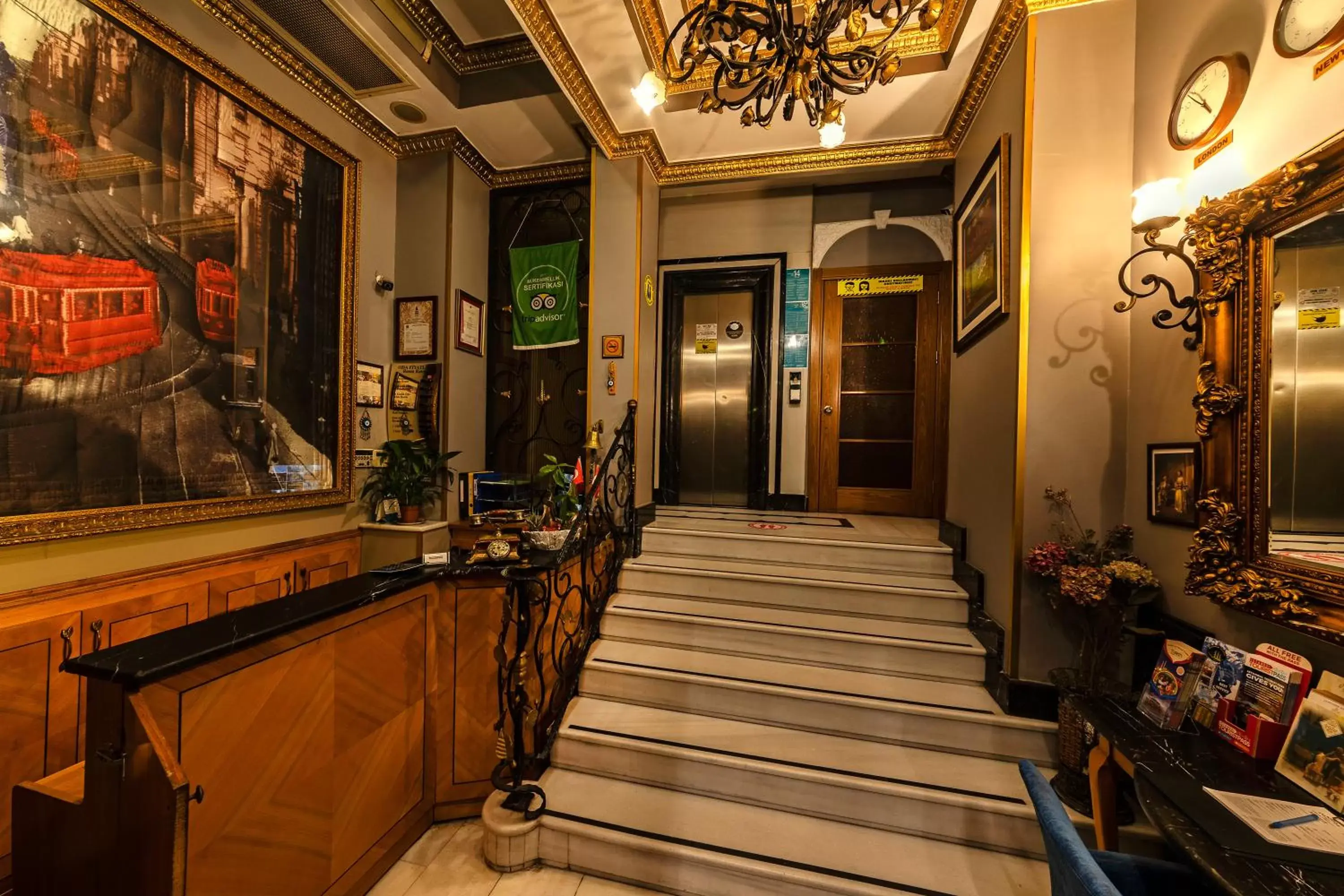 Lobby or reception in Santa Ottoman Hotel