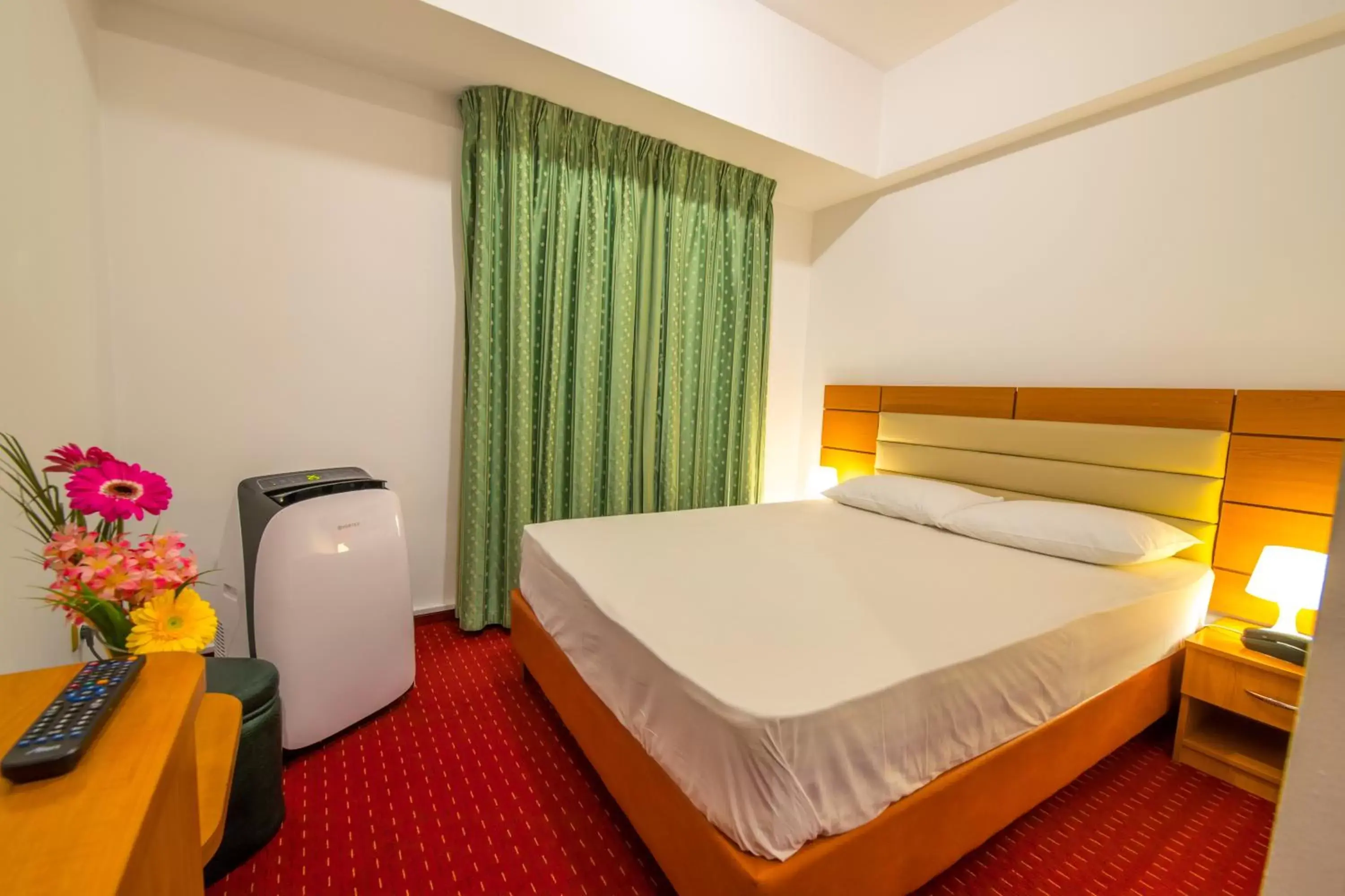Photo of the whole room, Bed in Hotel Sir Orhideea Photo of the whole room, Bed in Hotel Sir Orhideea