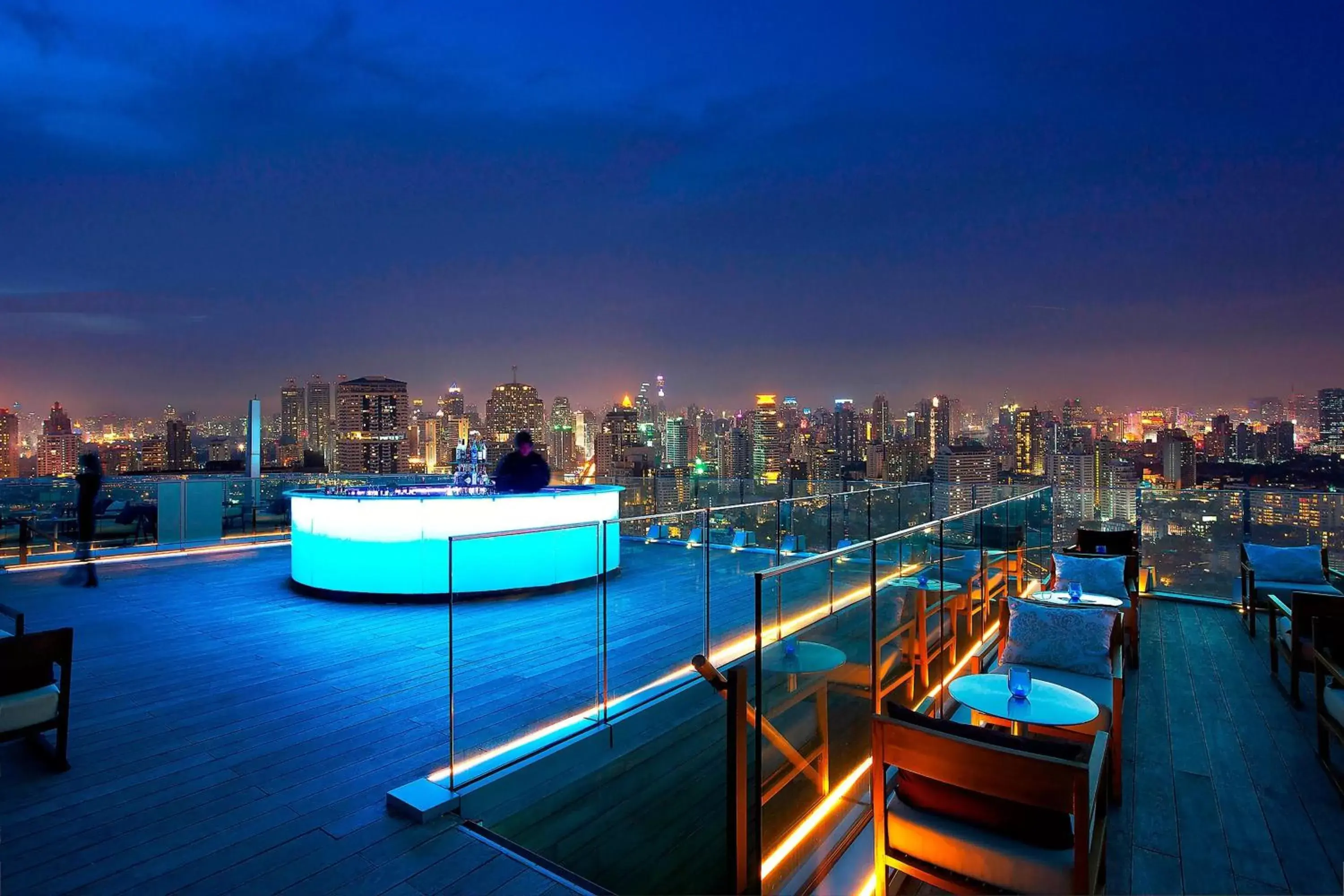 Lounge or bar in Bangkok Marriott Hotel Sukhumvit