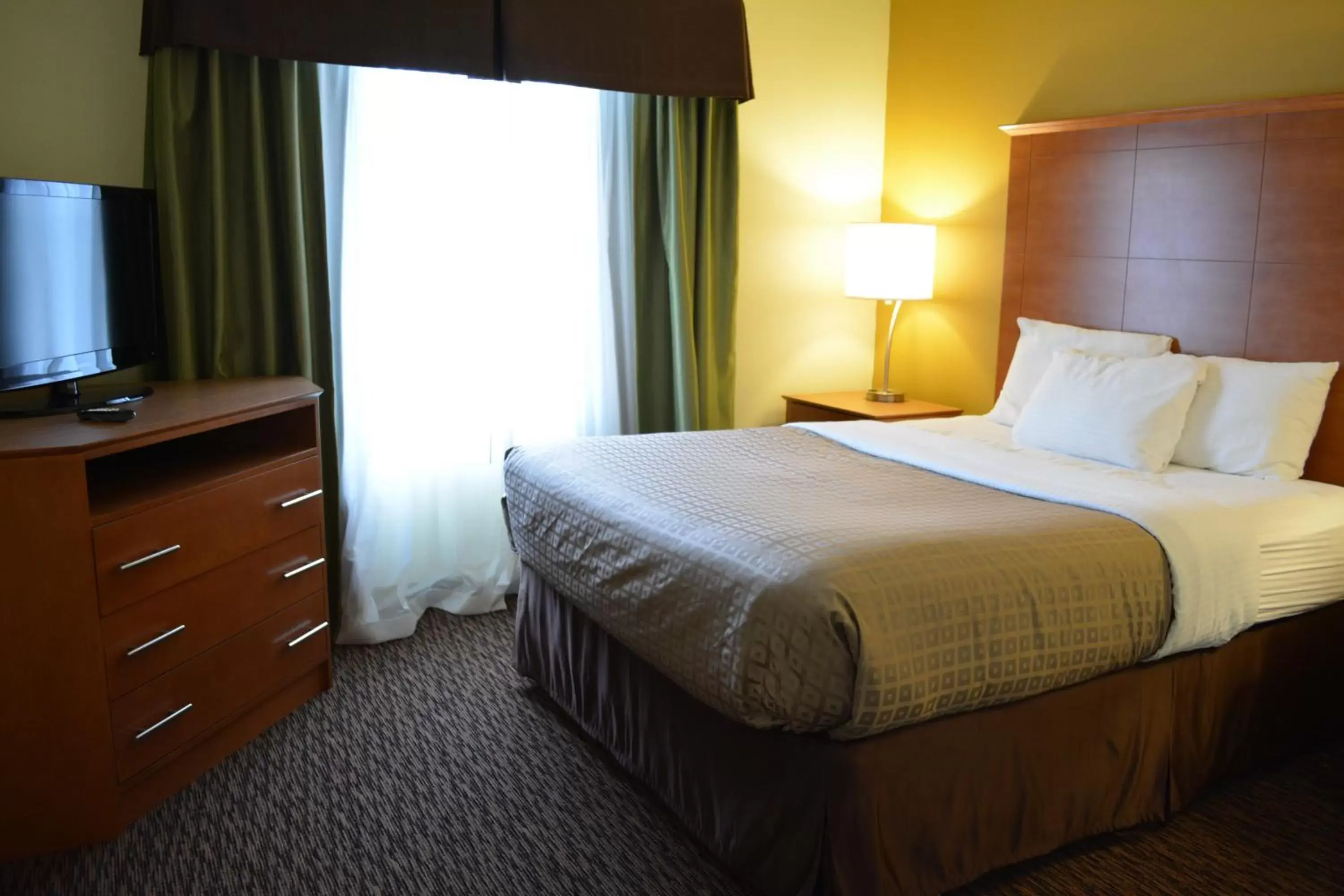 Day, Bed in Clarion Hotel & Suites University-Shippensburg
