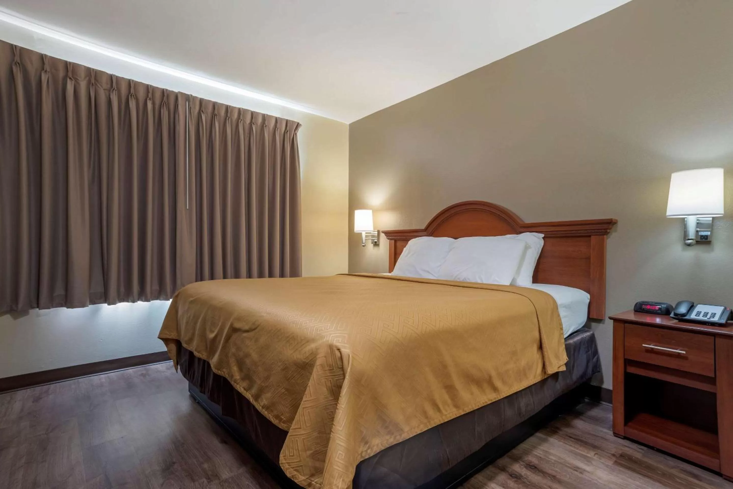 Photo of the whole room, Bed in Econo Lodge Inn & Suites Flowood - Jackson Northwest