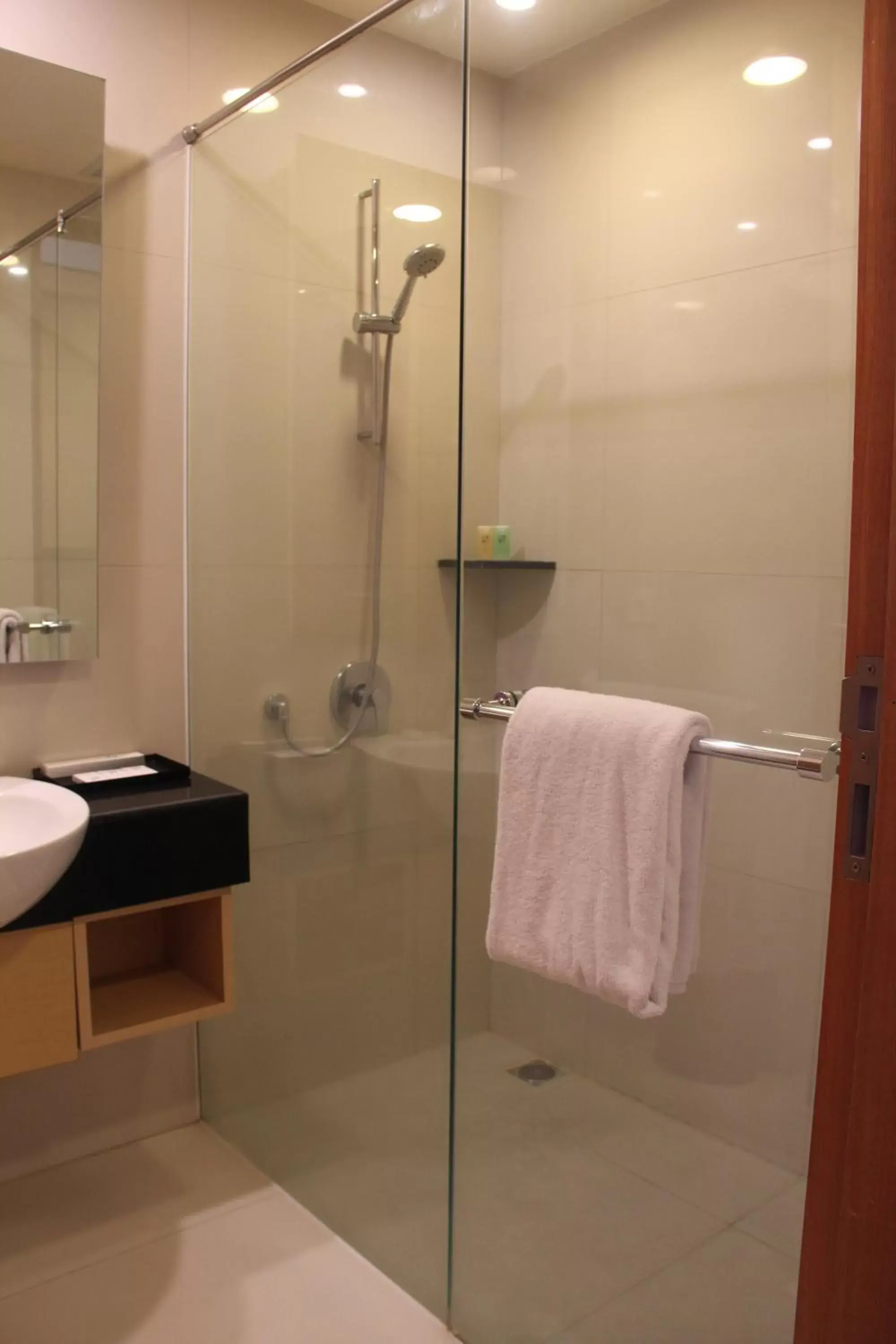 Shower, Bathroom in Swiss-Belinn Manyar