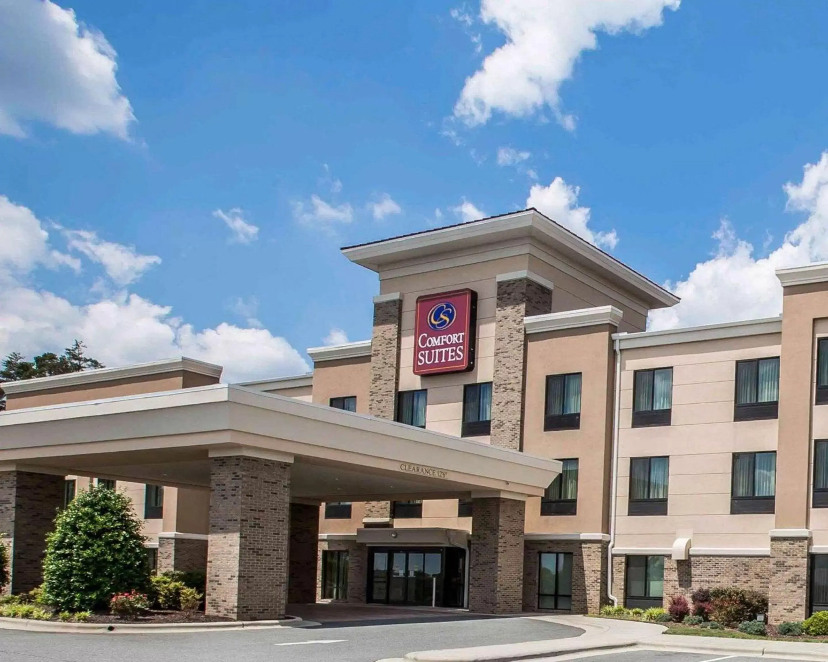 Property Building in Comfort Suites Whitsett