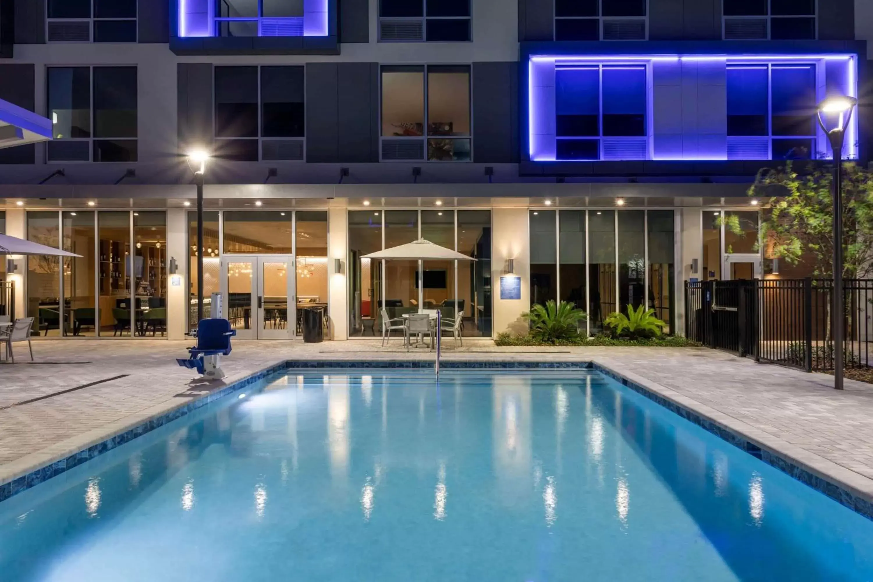 Night, Swimming Pool in TRYP by Wyndham Orlando