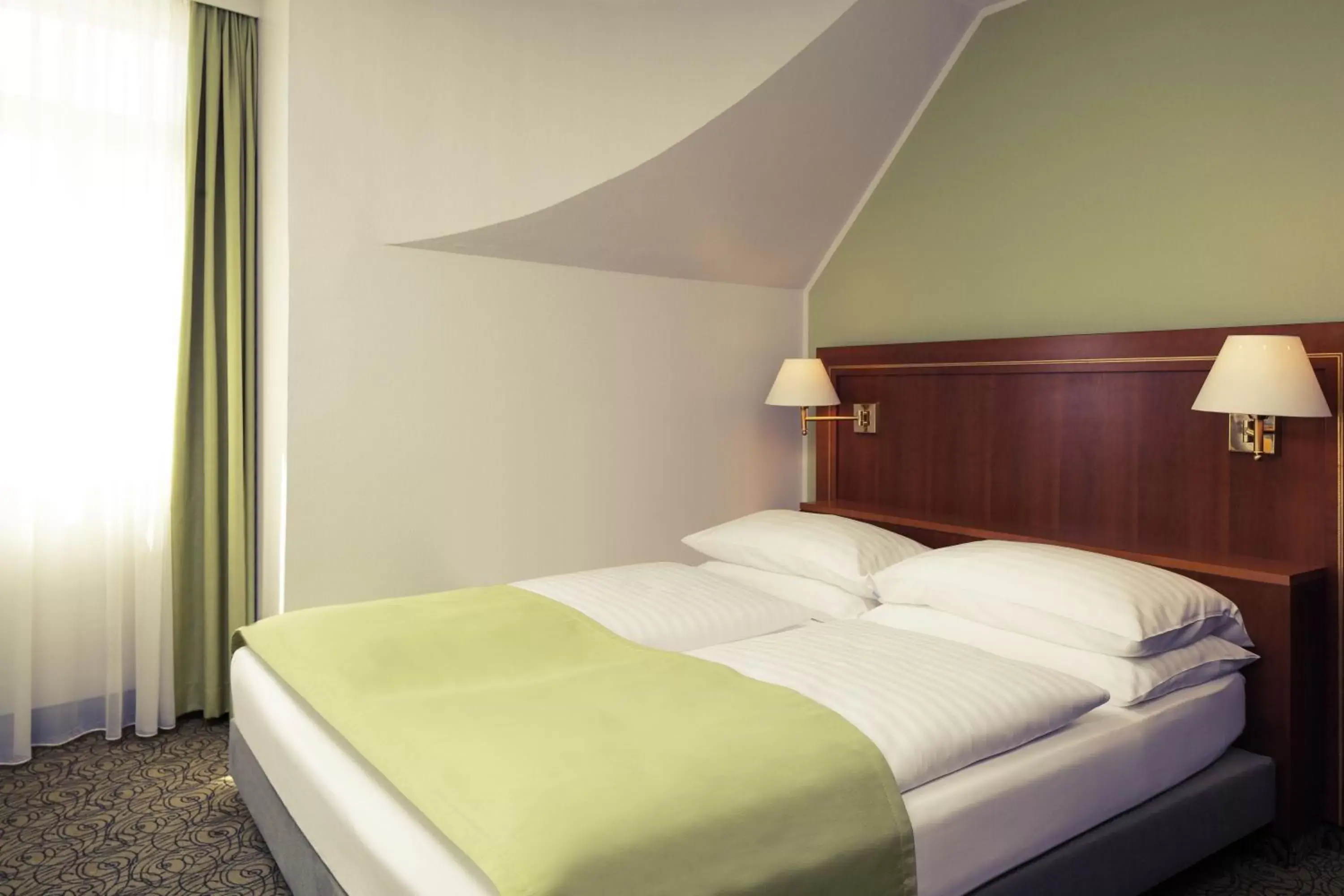 Bedroom, Bed in Hotel Mercure Wien Westbahnhof