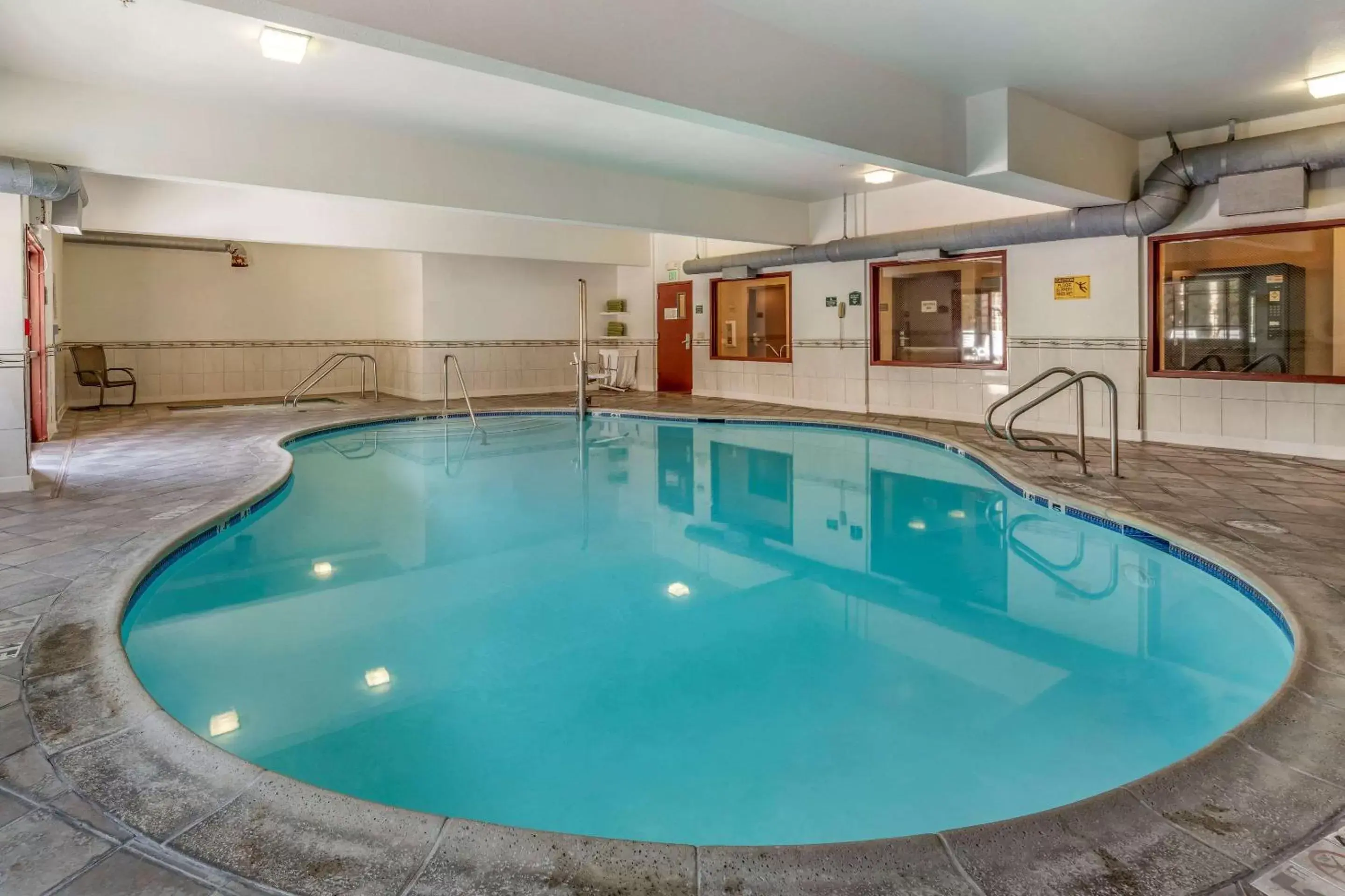 On site, Swimming Pool in Comfort Suites Redlands