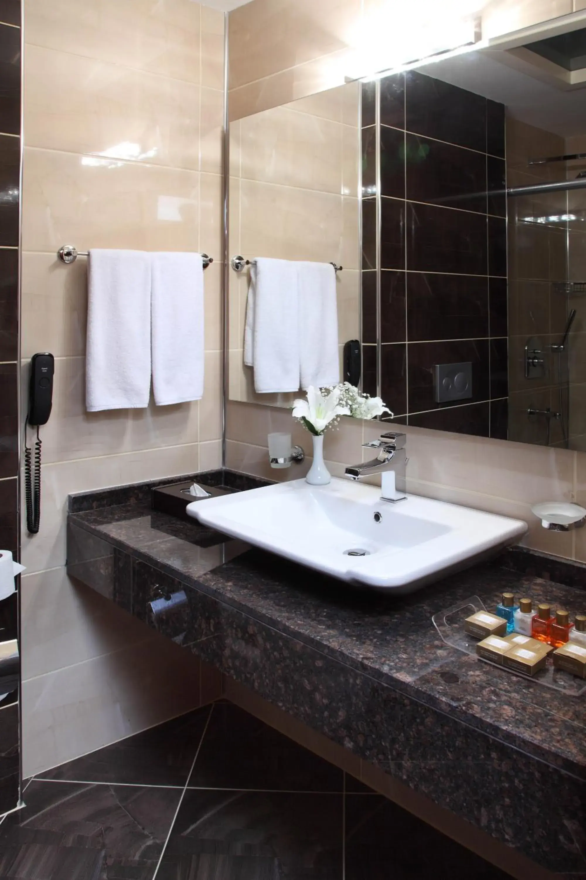 Bathroom in Hotel Senbayrak City