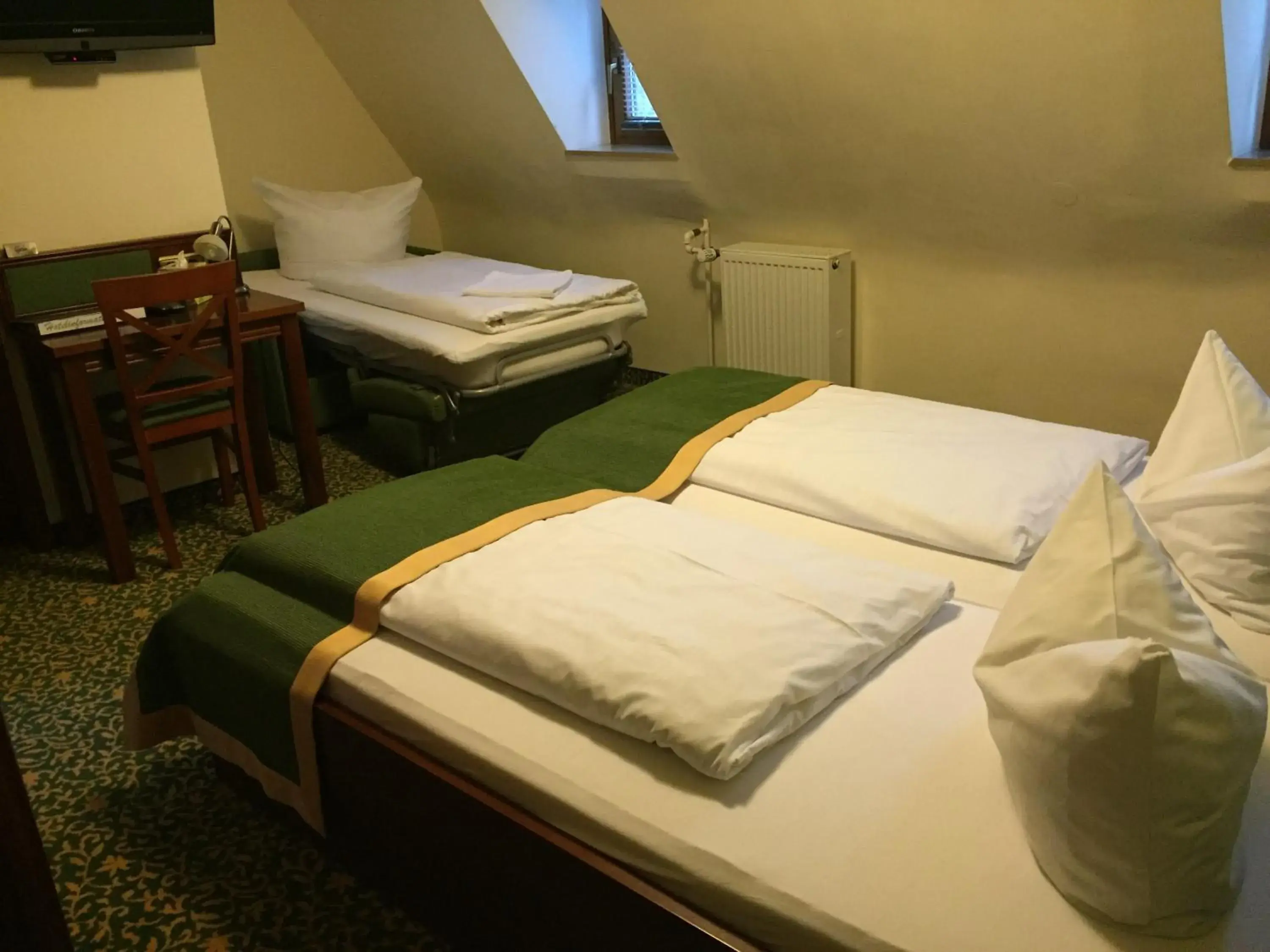 Bed in Parkhotel Zirndorf