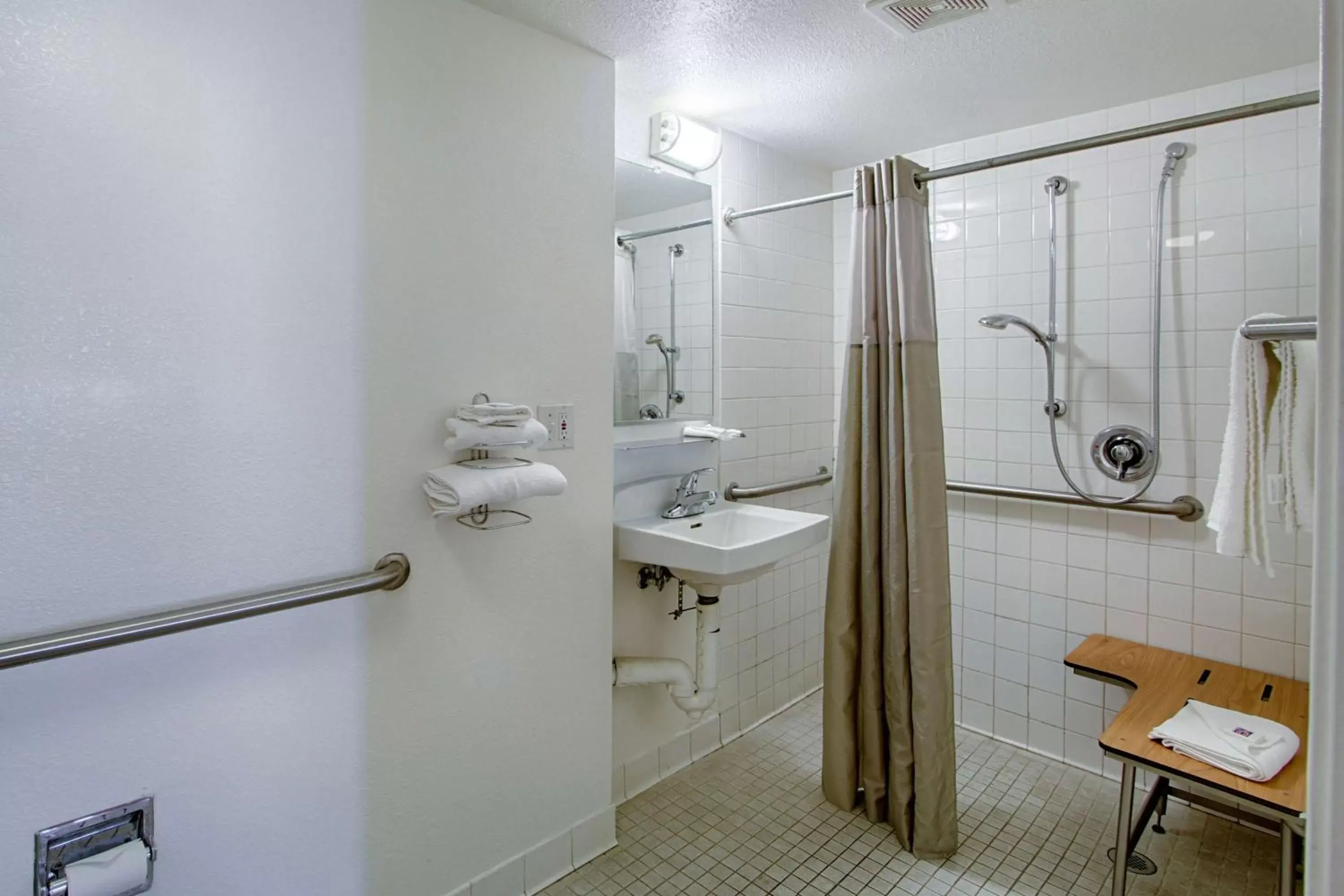 Shower, Bathroom in Motel 6-La Mesa, CA - San Diego
