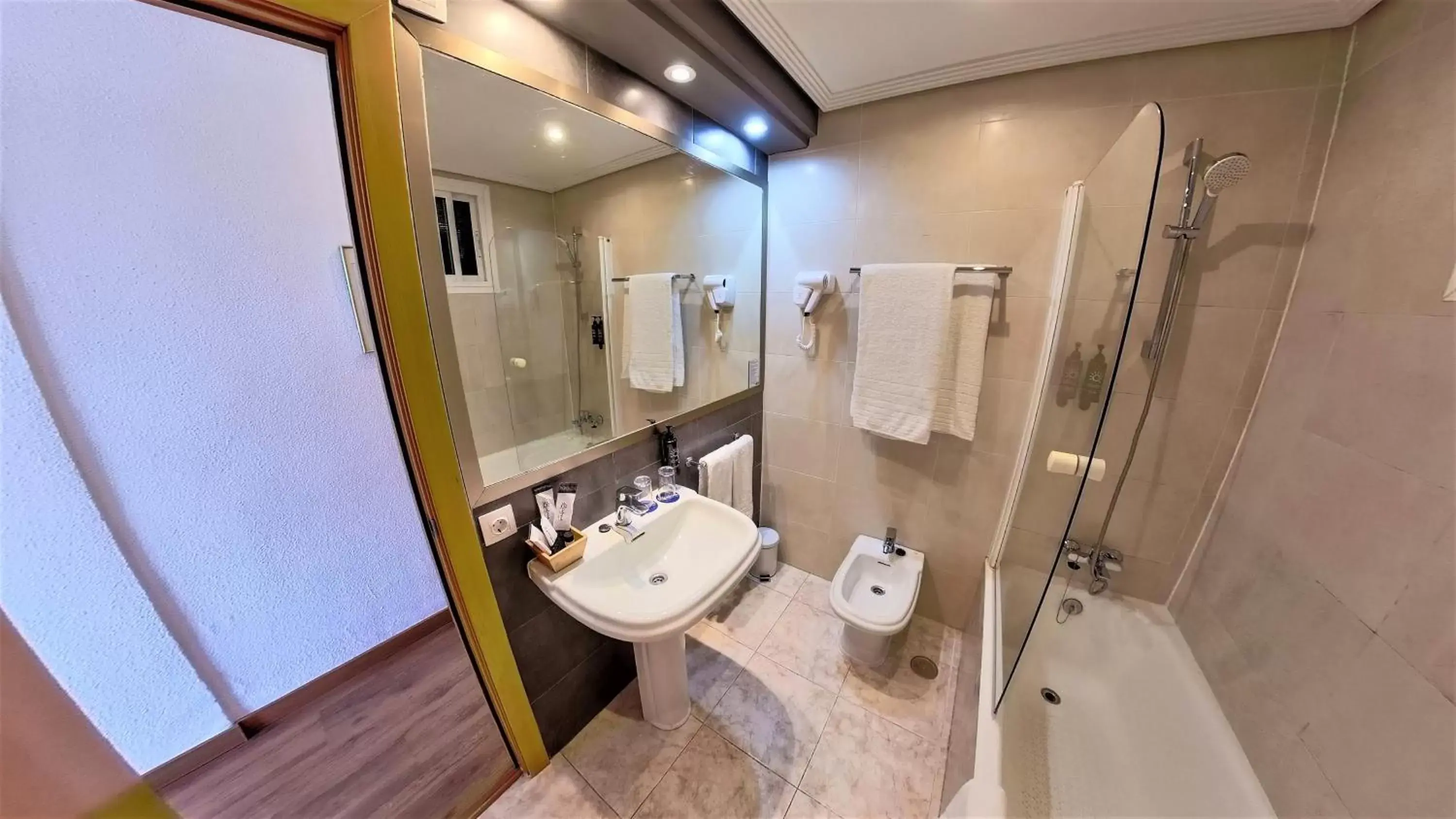 Bathroom in Ohtels Gran Hotel Almeria