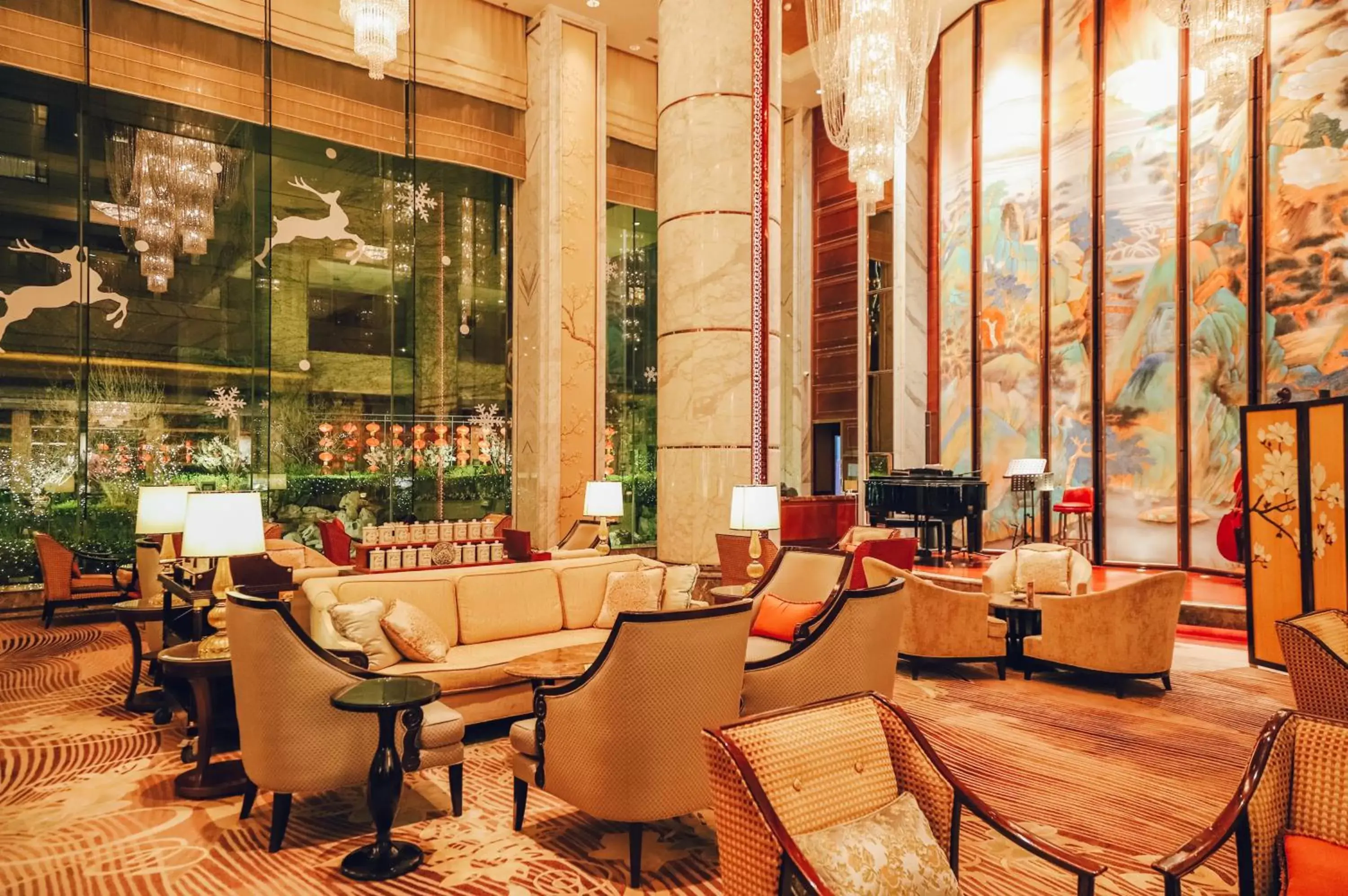 Lounge or bar in Shangri-La Dalian