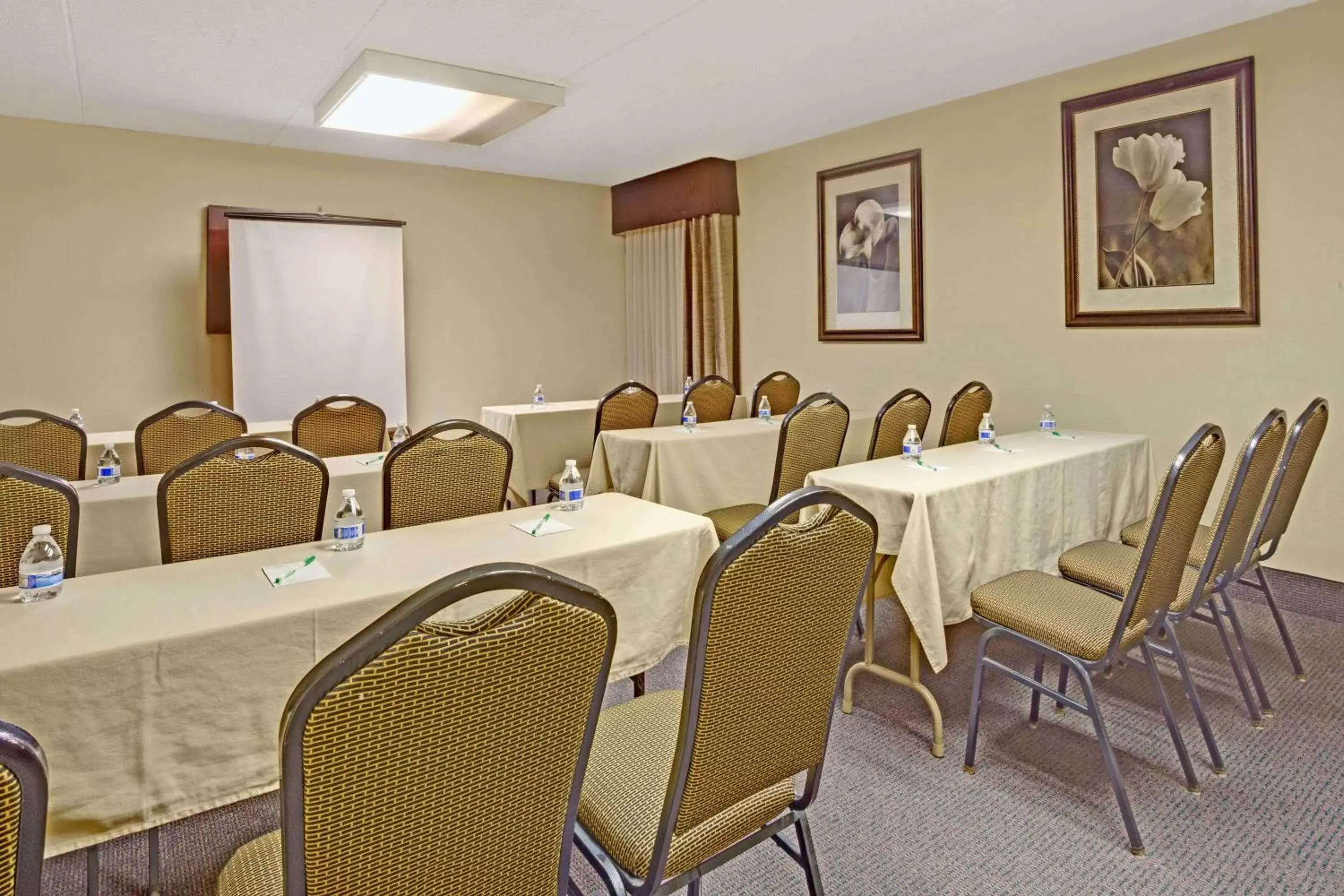 Meeting/conference room in Wyndham Garden Charlotte Airport Southeast
