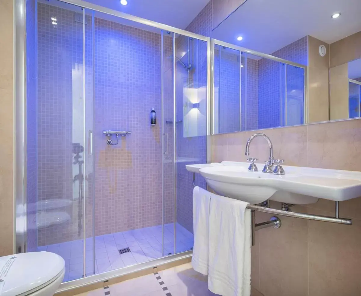Bathroom in Rivalta Life Style Hotel