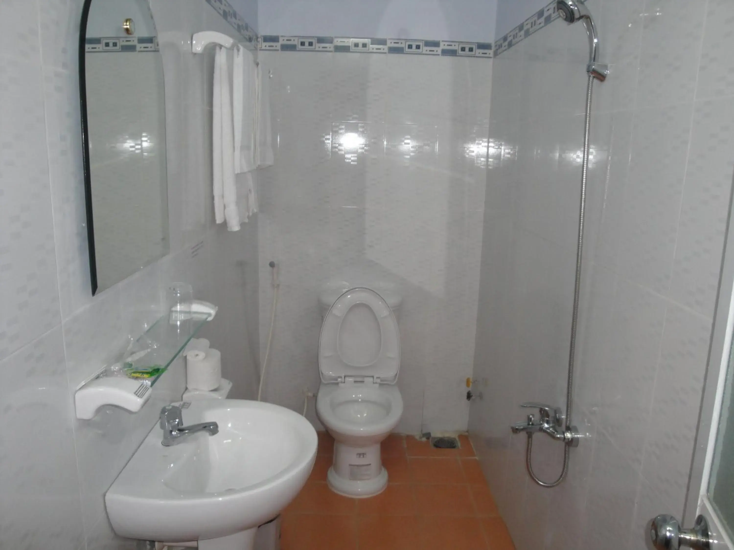 Bathroom in Kim Long Hotel