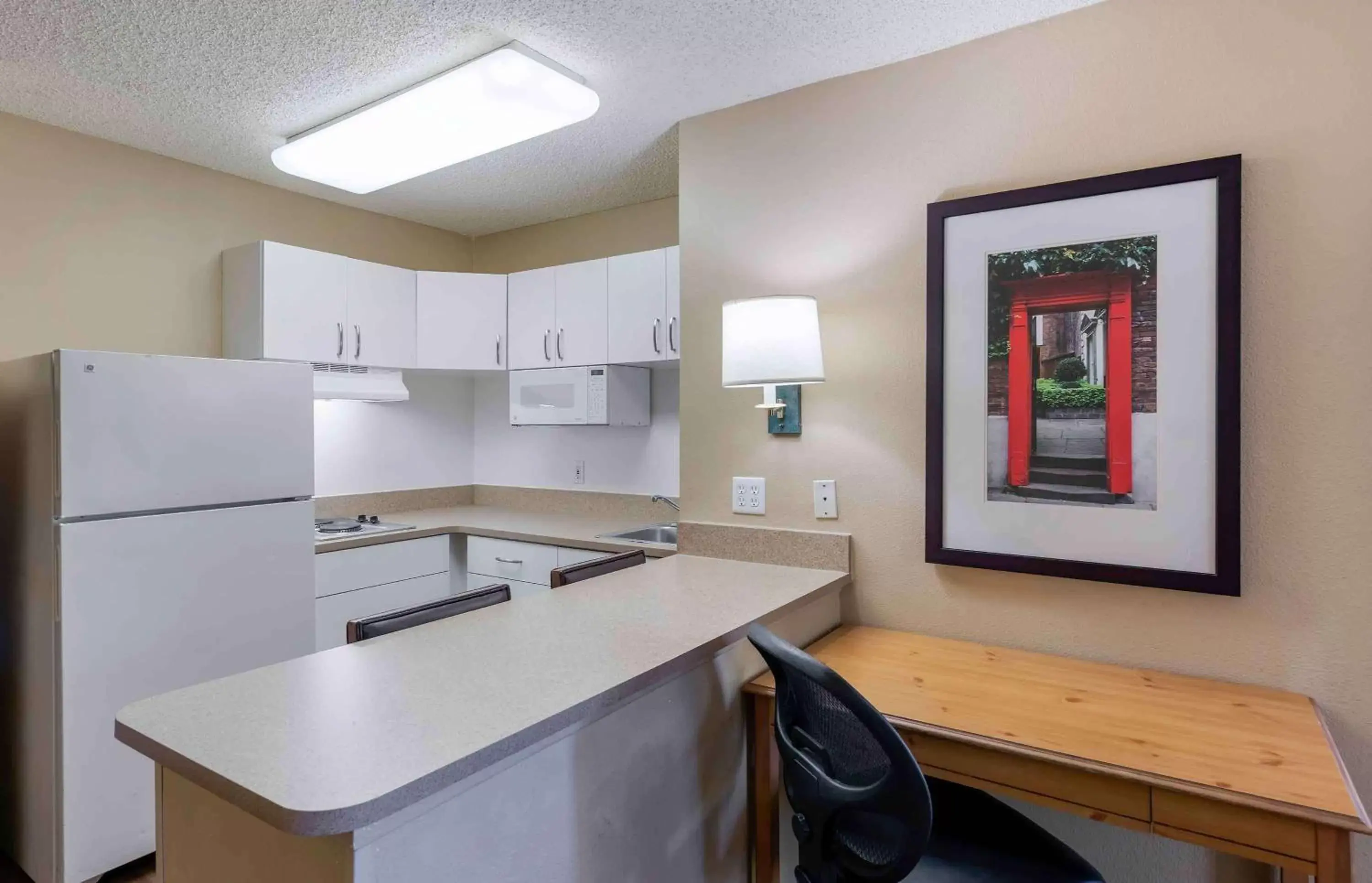 Bedroom, Kitchen/Kitchenette in Extended Stay America Suites - Los Angeles - Glendale