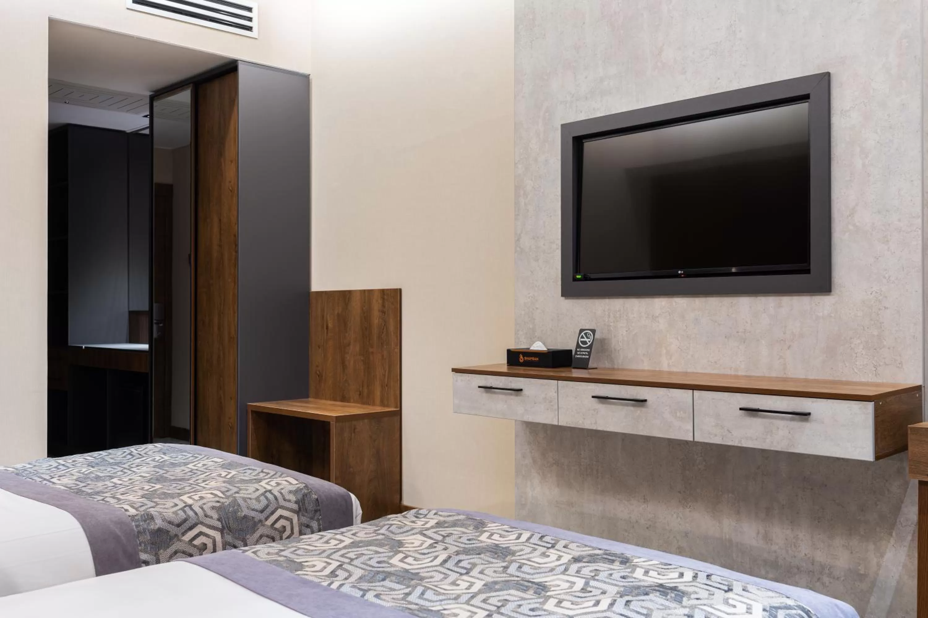 Bed in Shamsan Airport Hotel