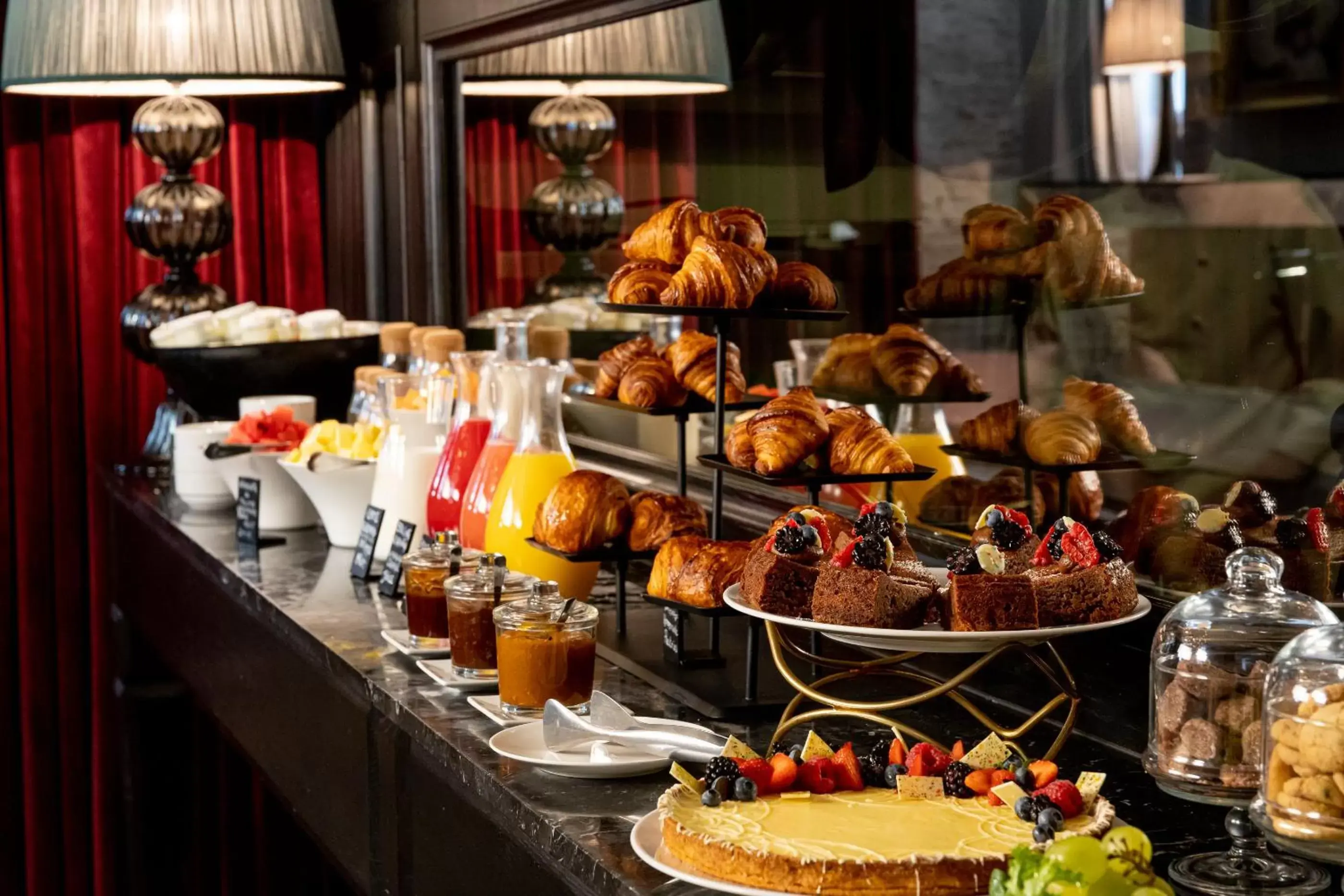 Food and drinks in DOM Hotel Roma - Preferred Hotels & Resorts