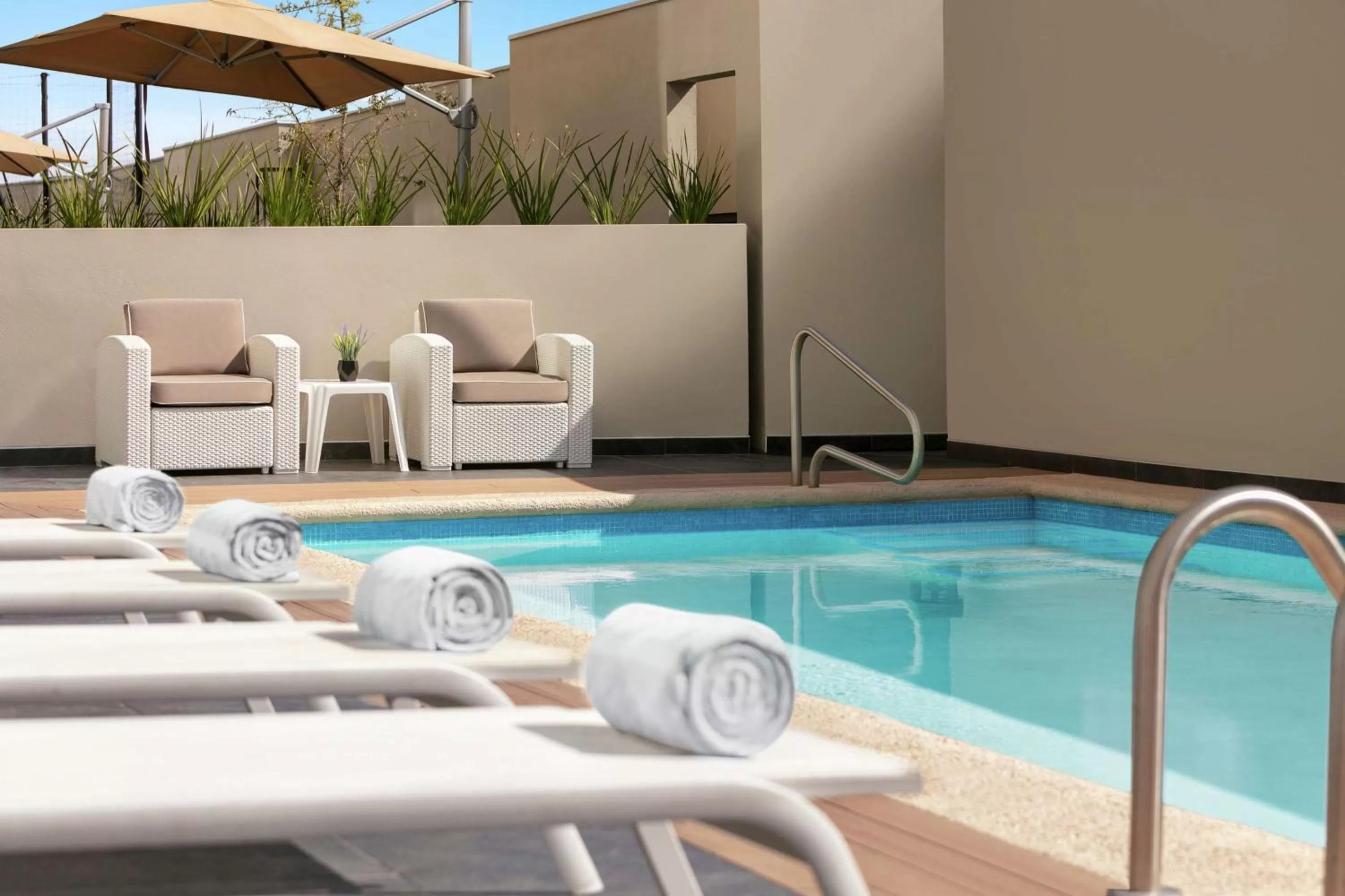 Swimming pool in Homewood Suites By Hilton Monterrey Apodaca