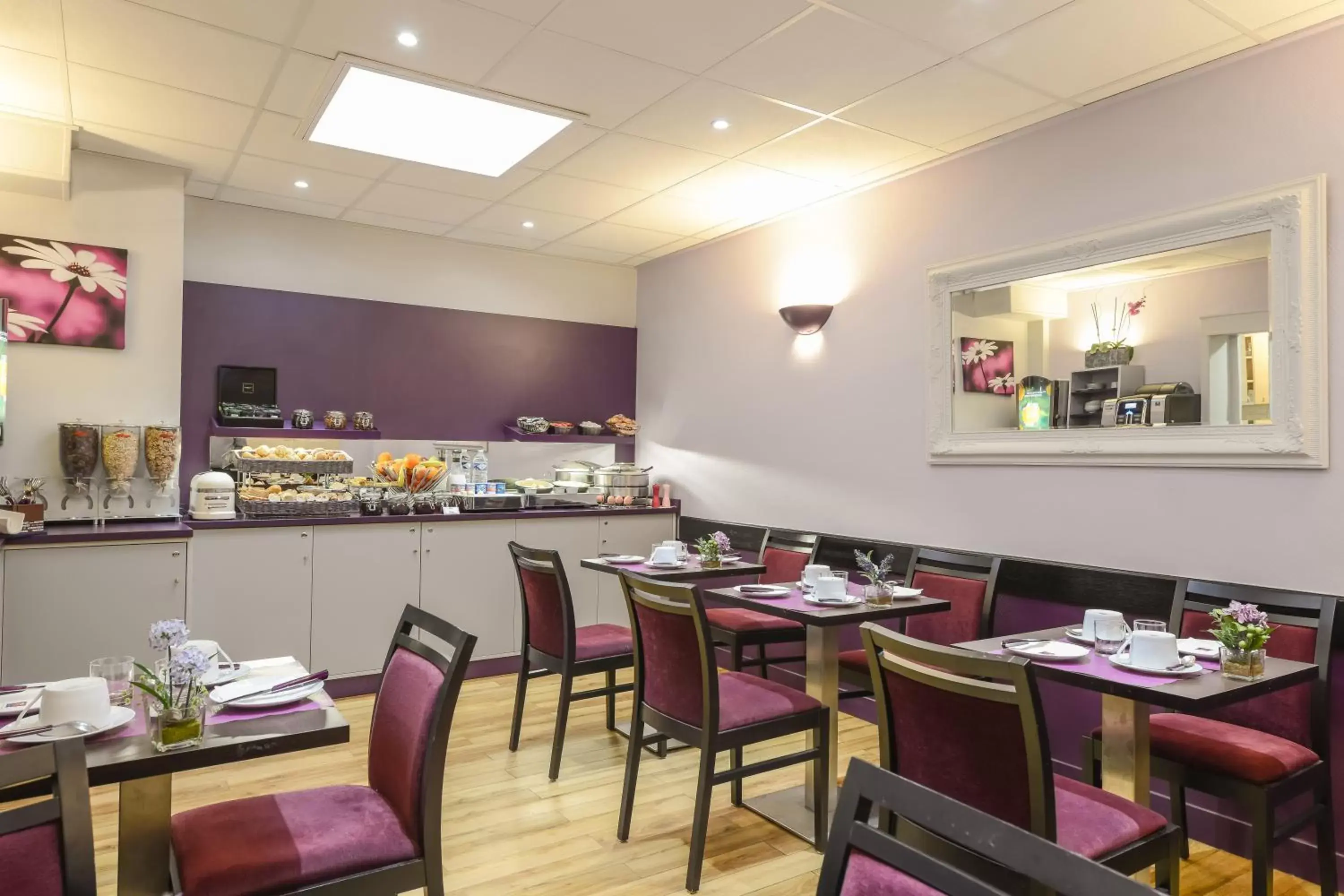 Buffet breakfast, Restaurant/Places to Eat in Comfort Hotel Nation Père Lachaise