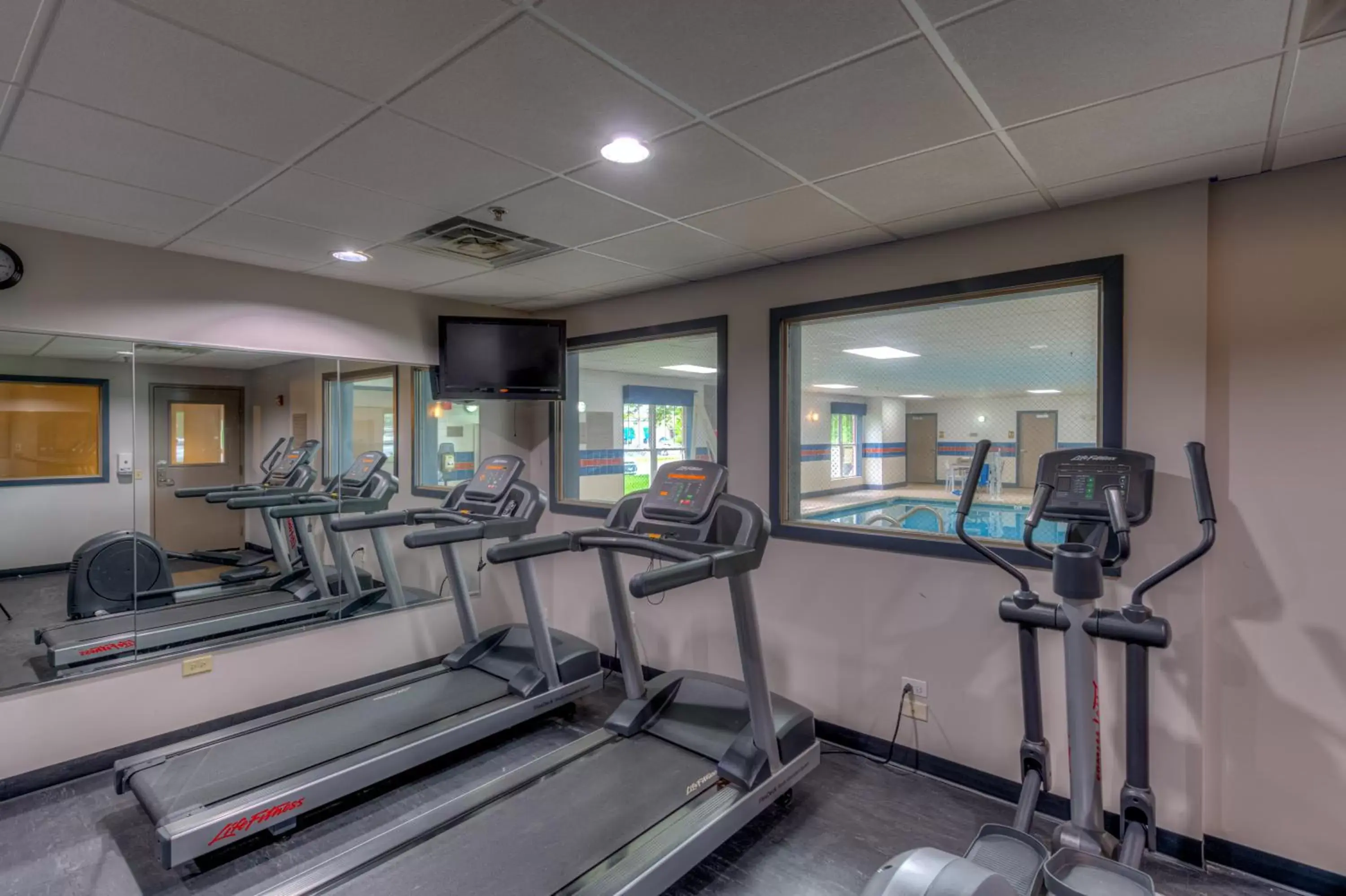 Fitness centre/facilities, Fitness Center/Facilities in Country Inn & Suites by Radisson, Crystal Lake, IL