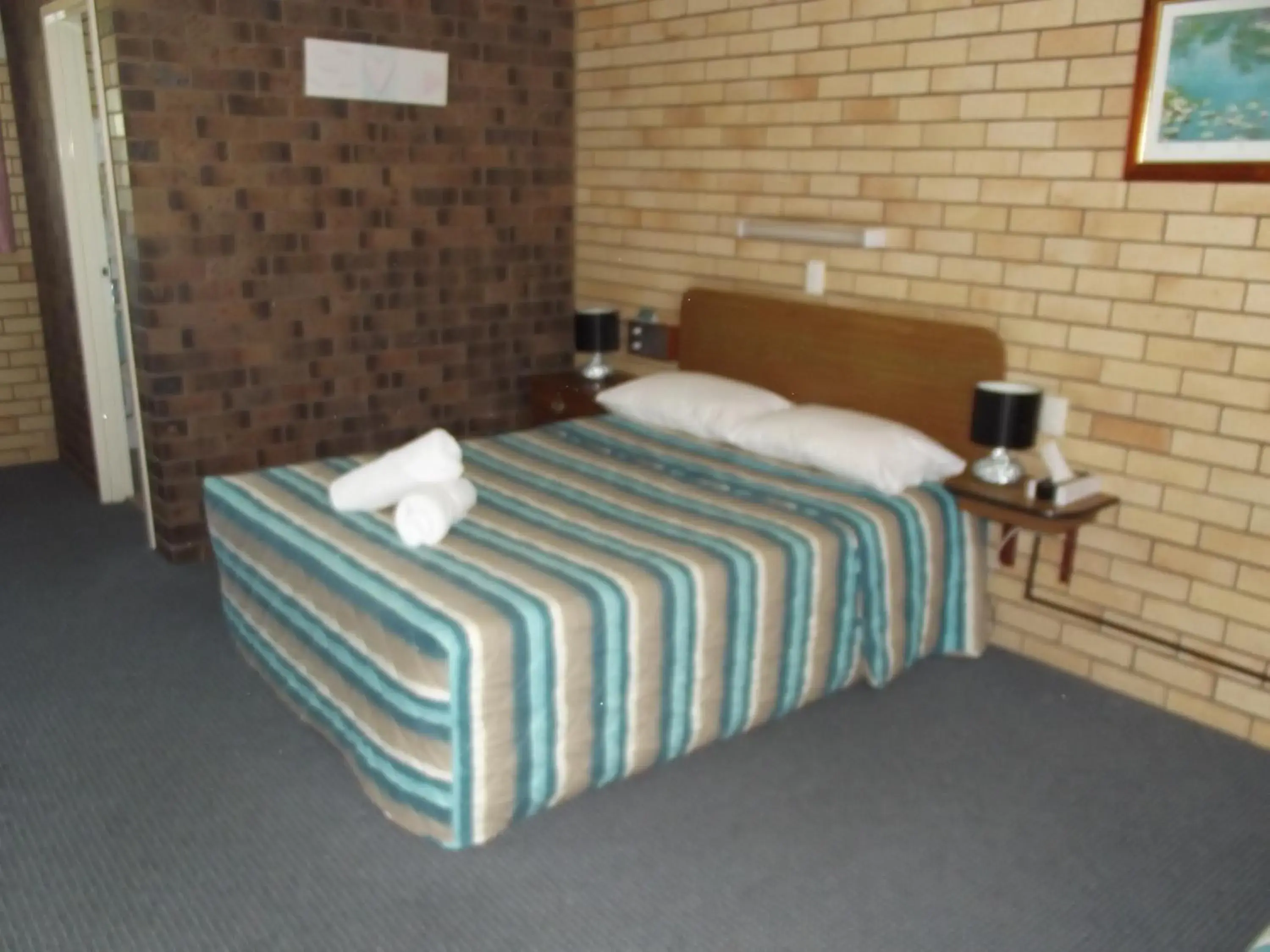 Bed in Bridge Street Motor Inn