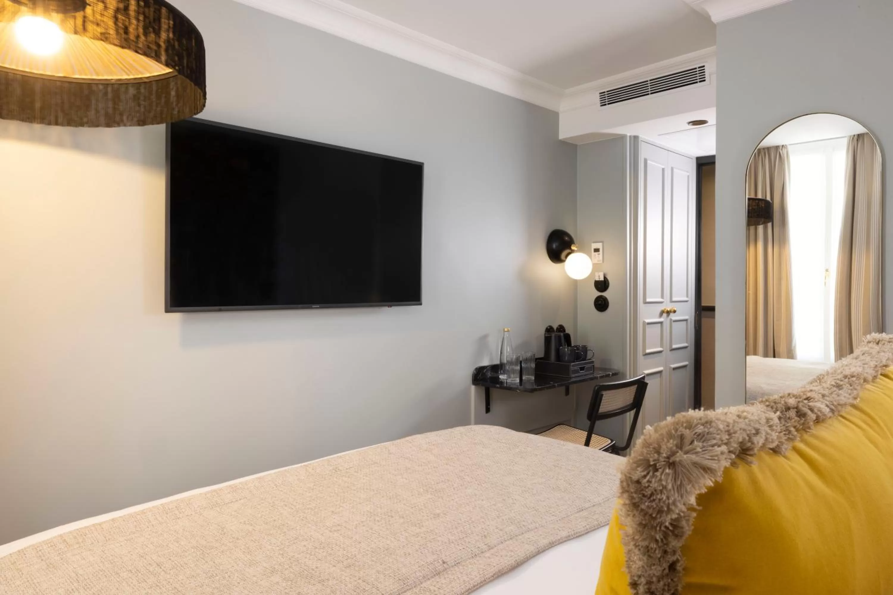 Bedroom, TV/Entertainment Center in Hotel Bloum