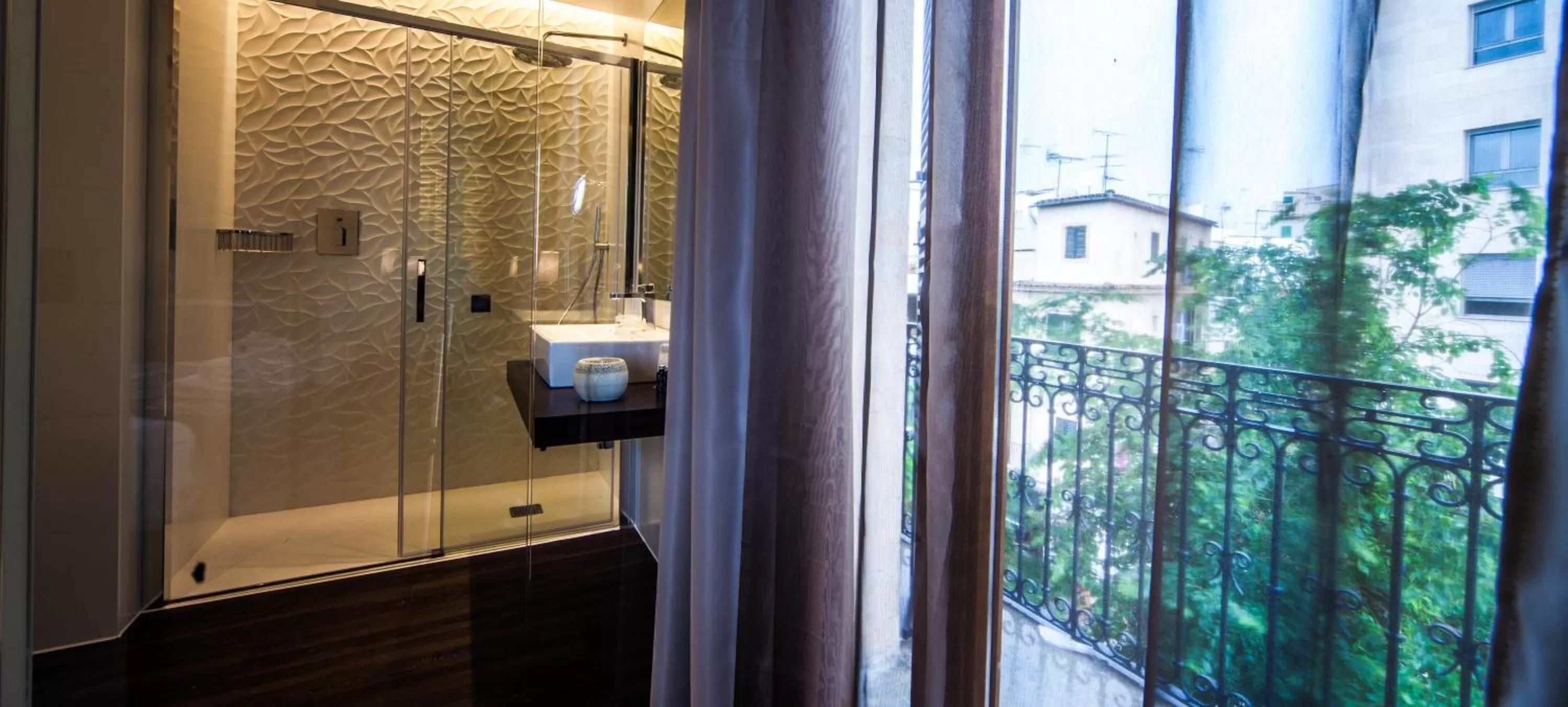 Bathroom in Hotel Hostal Cuba