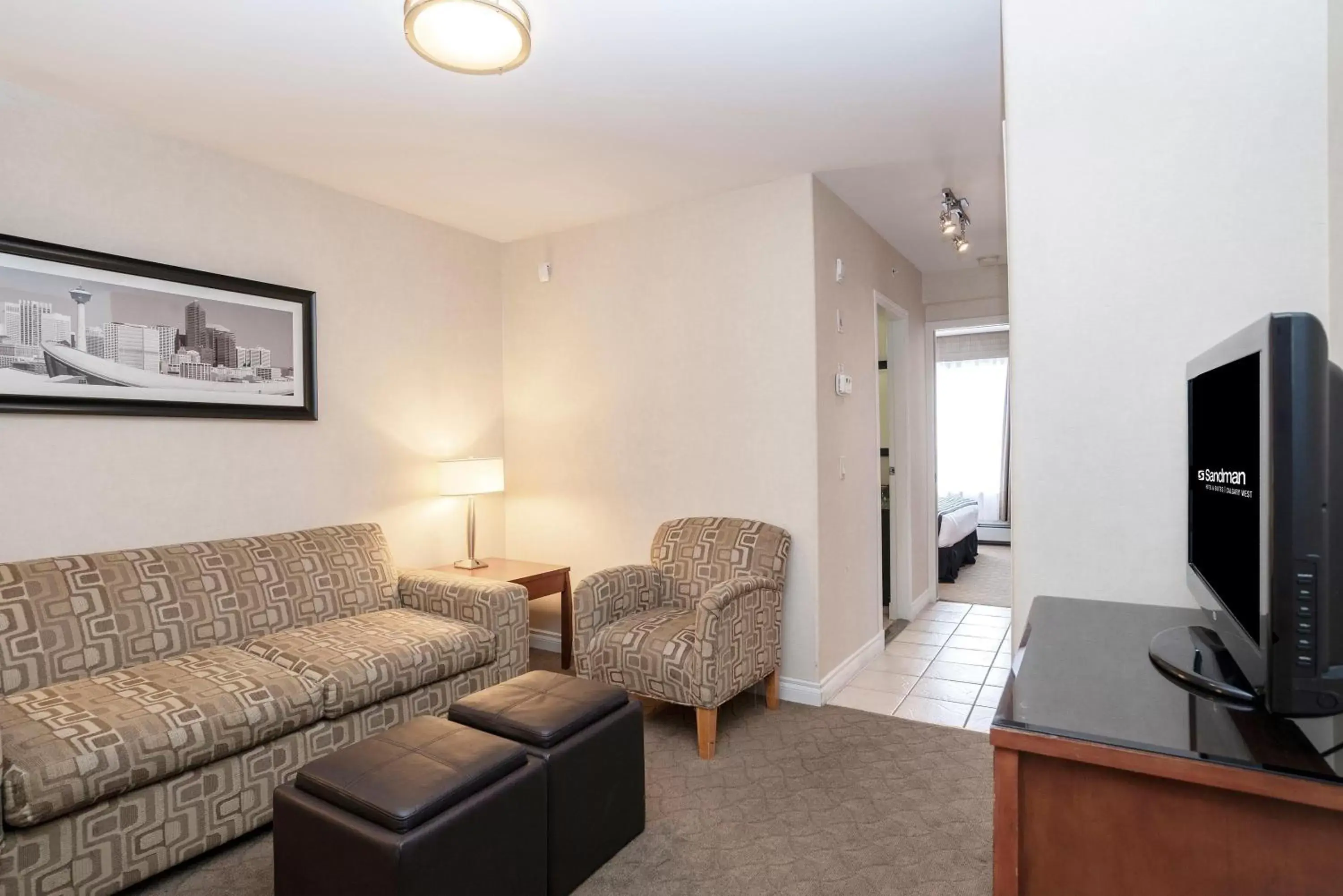 Photo of the whole room, Seating Area in Sandman Hotel & Suites Calgary West