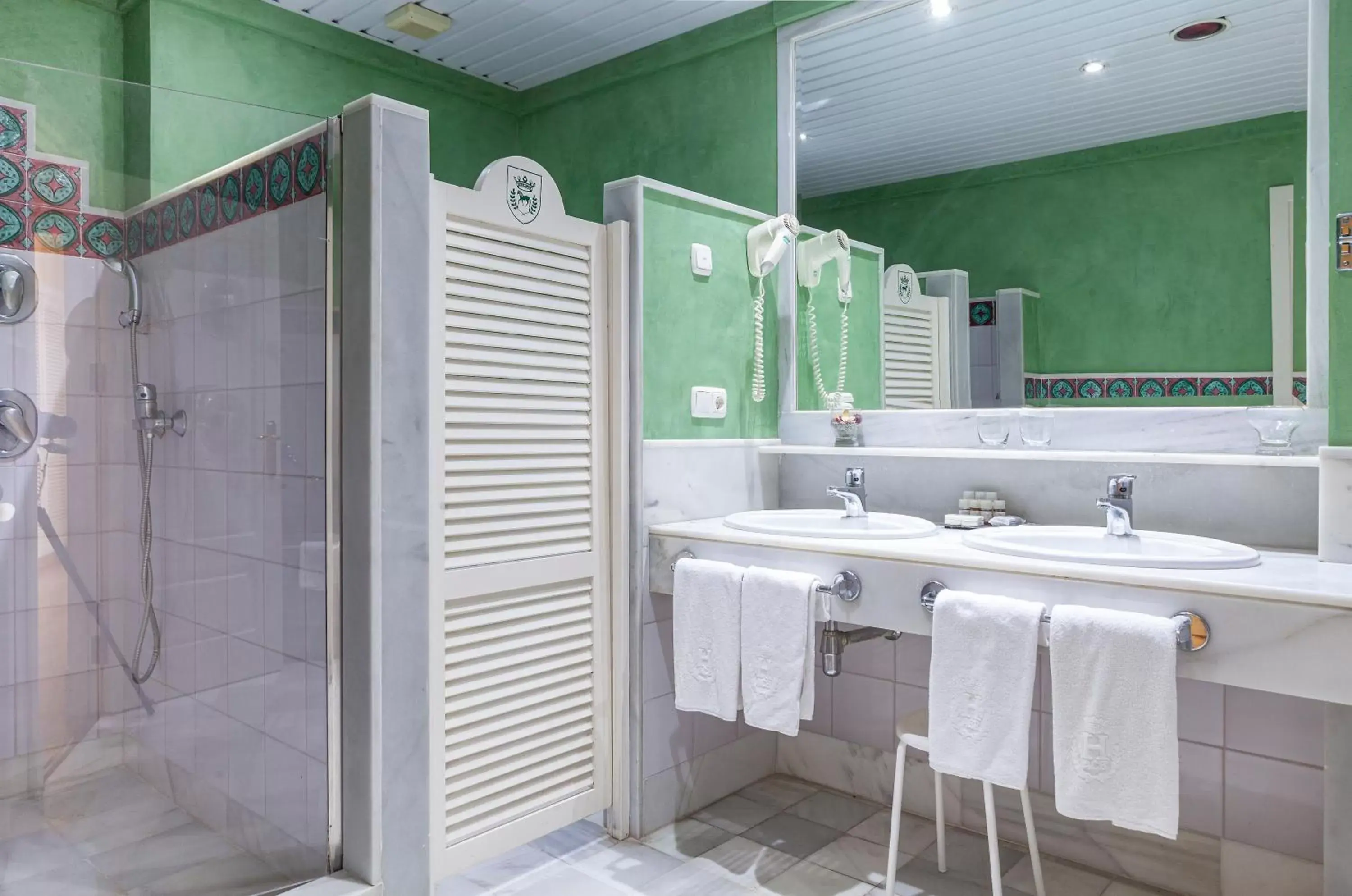 Bathroom in Hotel Jerez & Spa