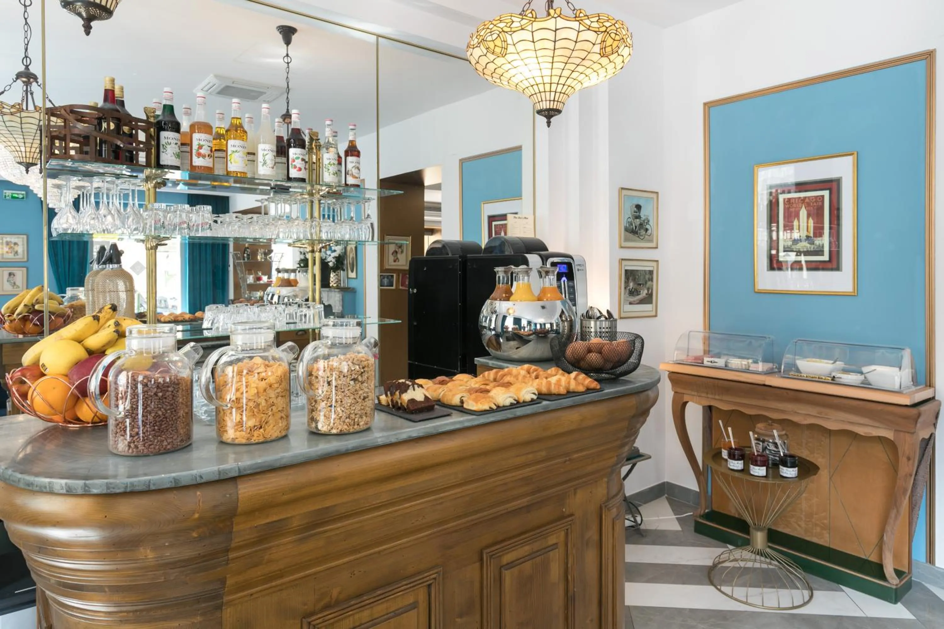 Breakfast in The Jay Hotel by HappyCulture