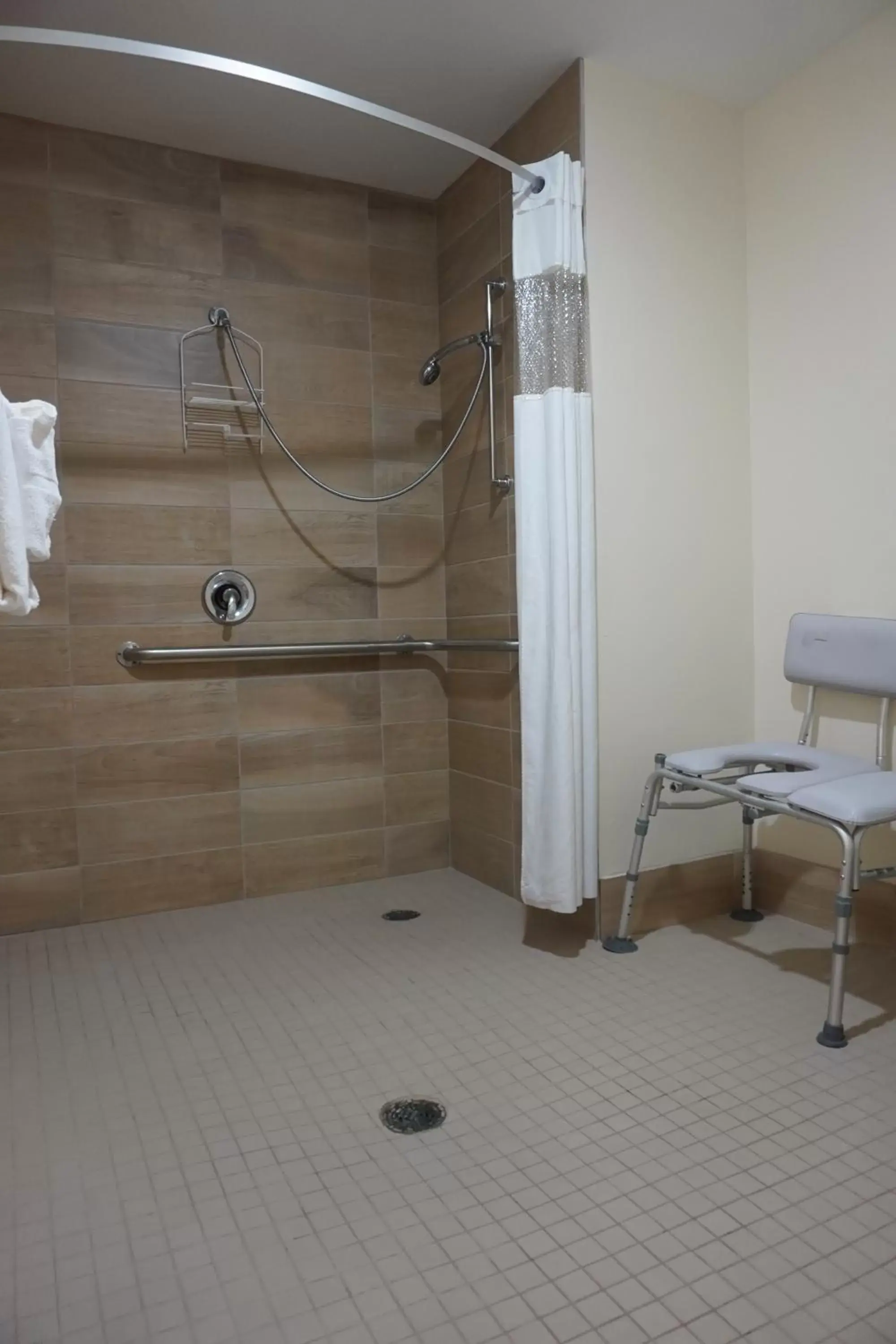 Shower, Bathroom in Baymont by Wyndham Bridgeport/Frankenmuth