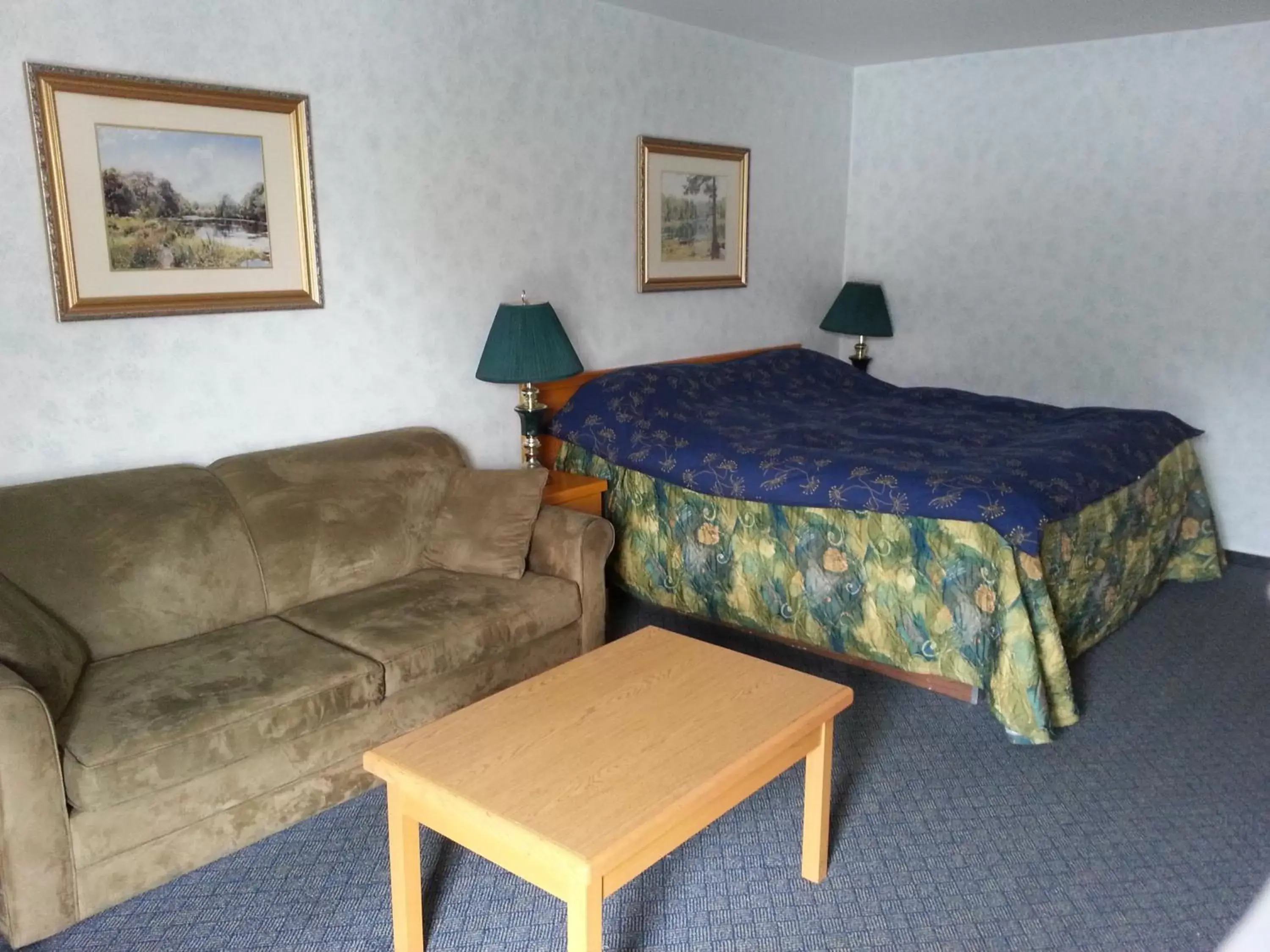 Photo of the whole room, Bed in Heritage Inn