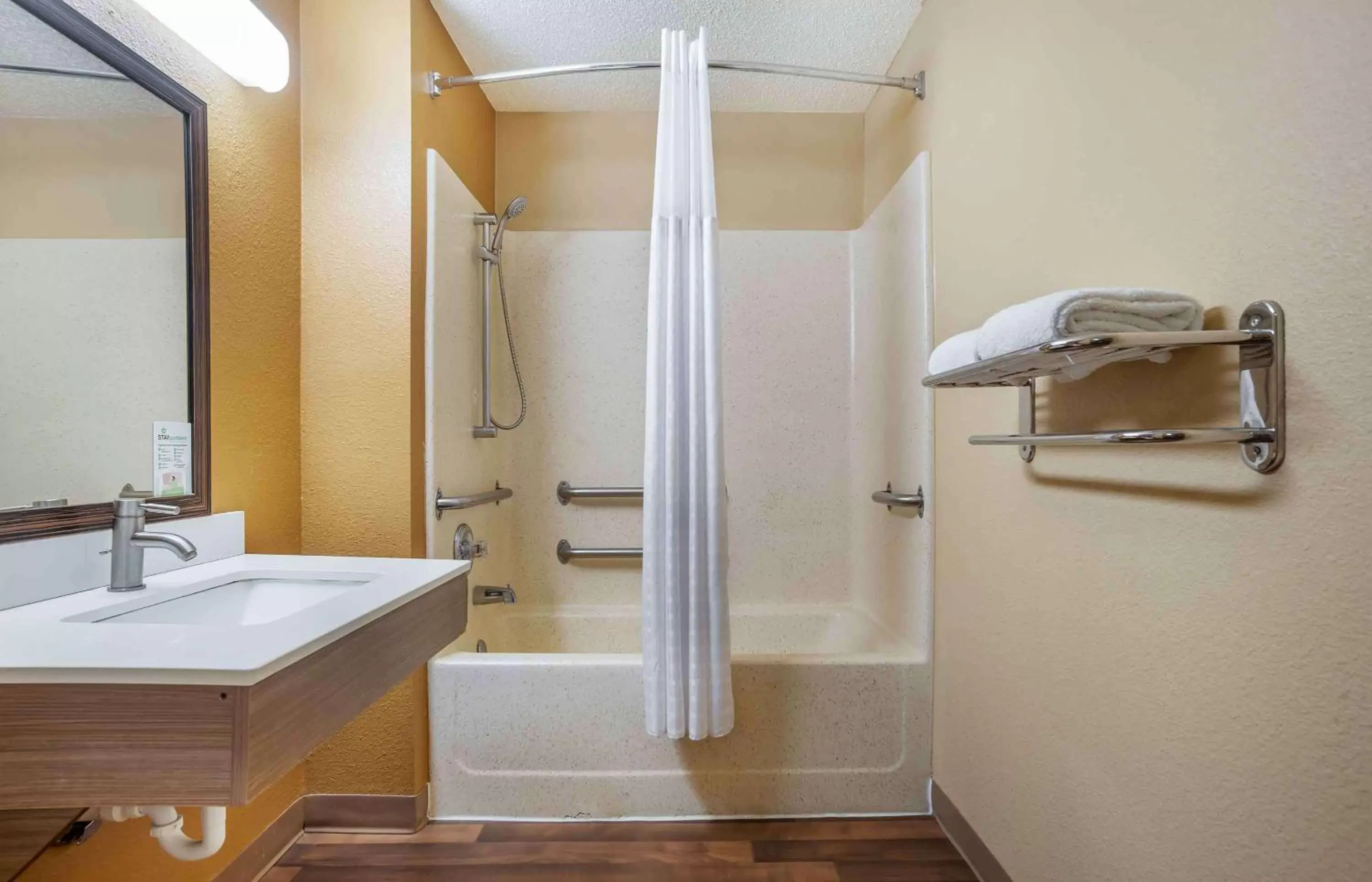 Bathroom in Extended Stay America Suites - Jackson - Ridgeland
