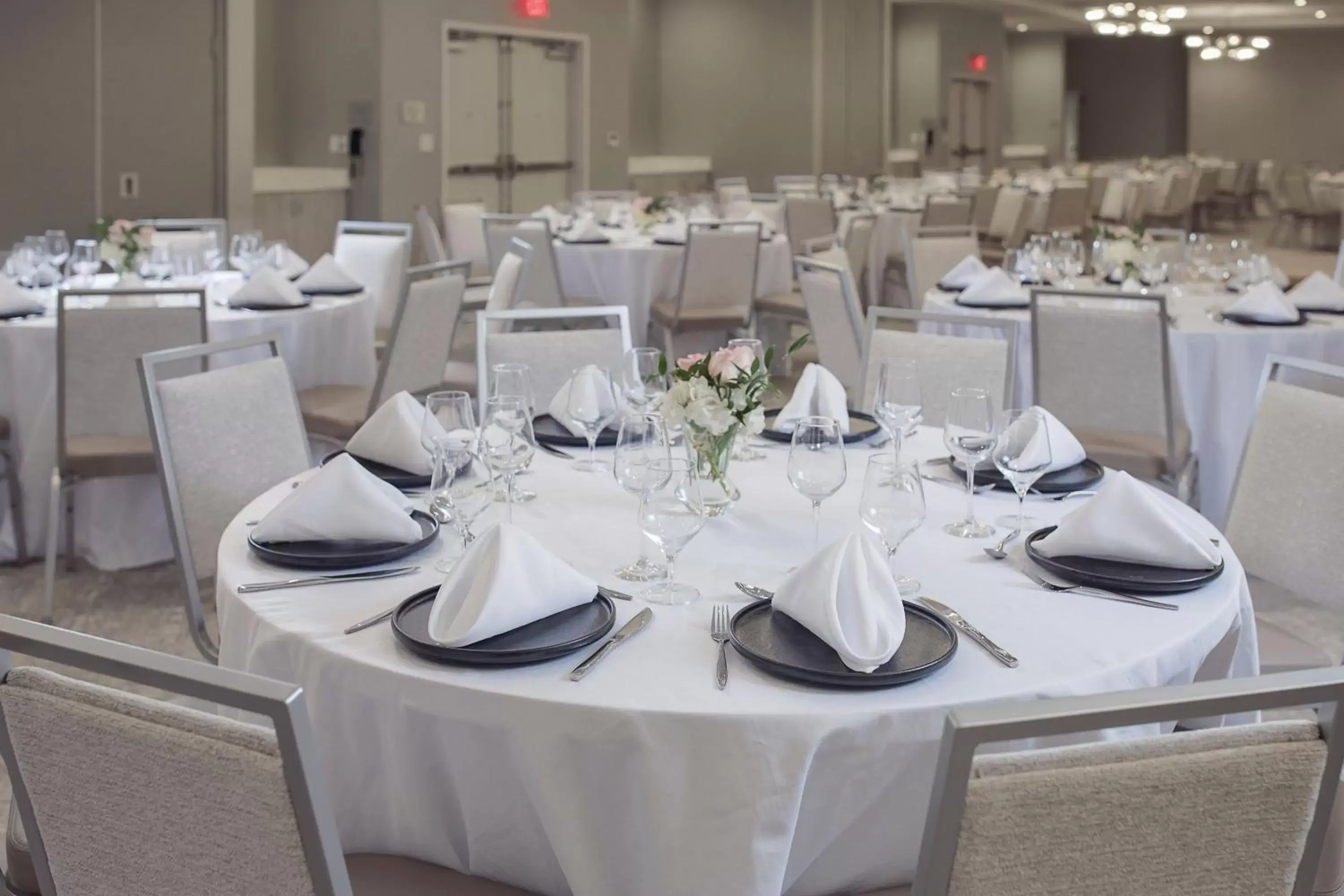 Meeting/conference room, Restaurant/Places to Eat in SpringHill Suites by Marriott Amelia Island