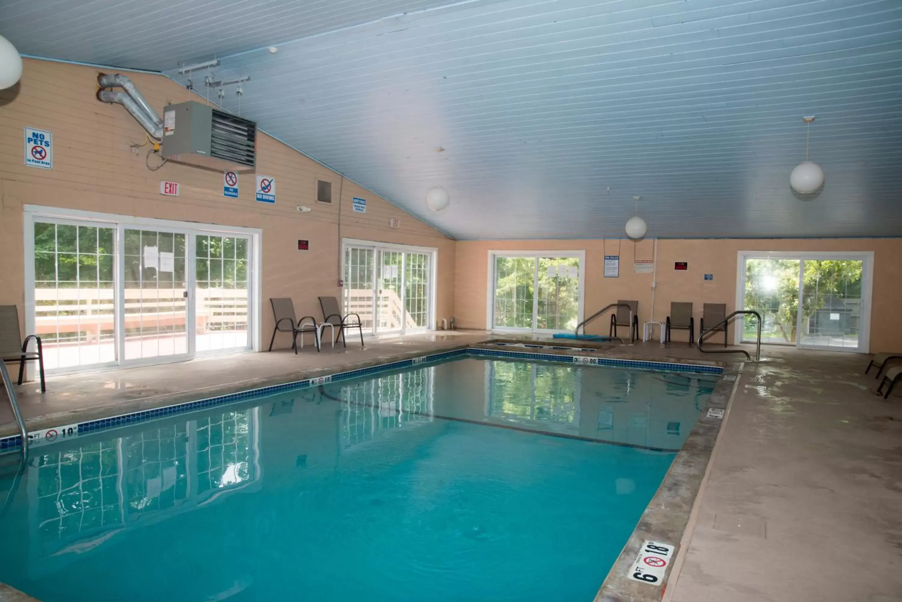 Swimming Pool in Hampton Falls Inn