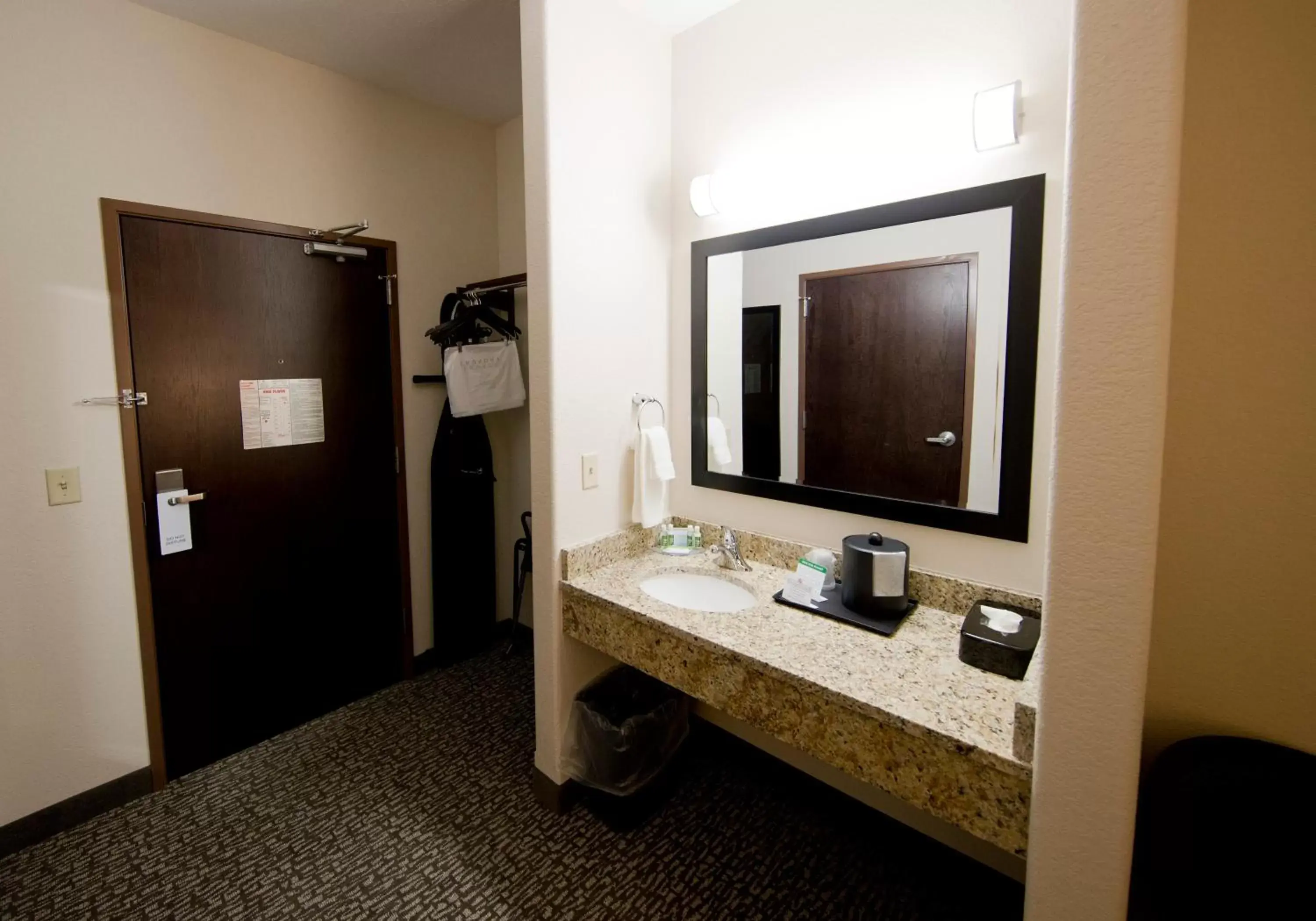 Bathroom in Cobblestone Inn & Suites – Manchester