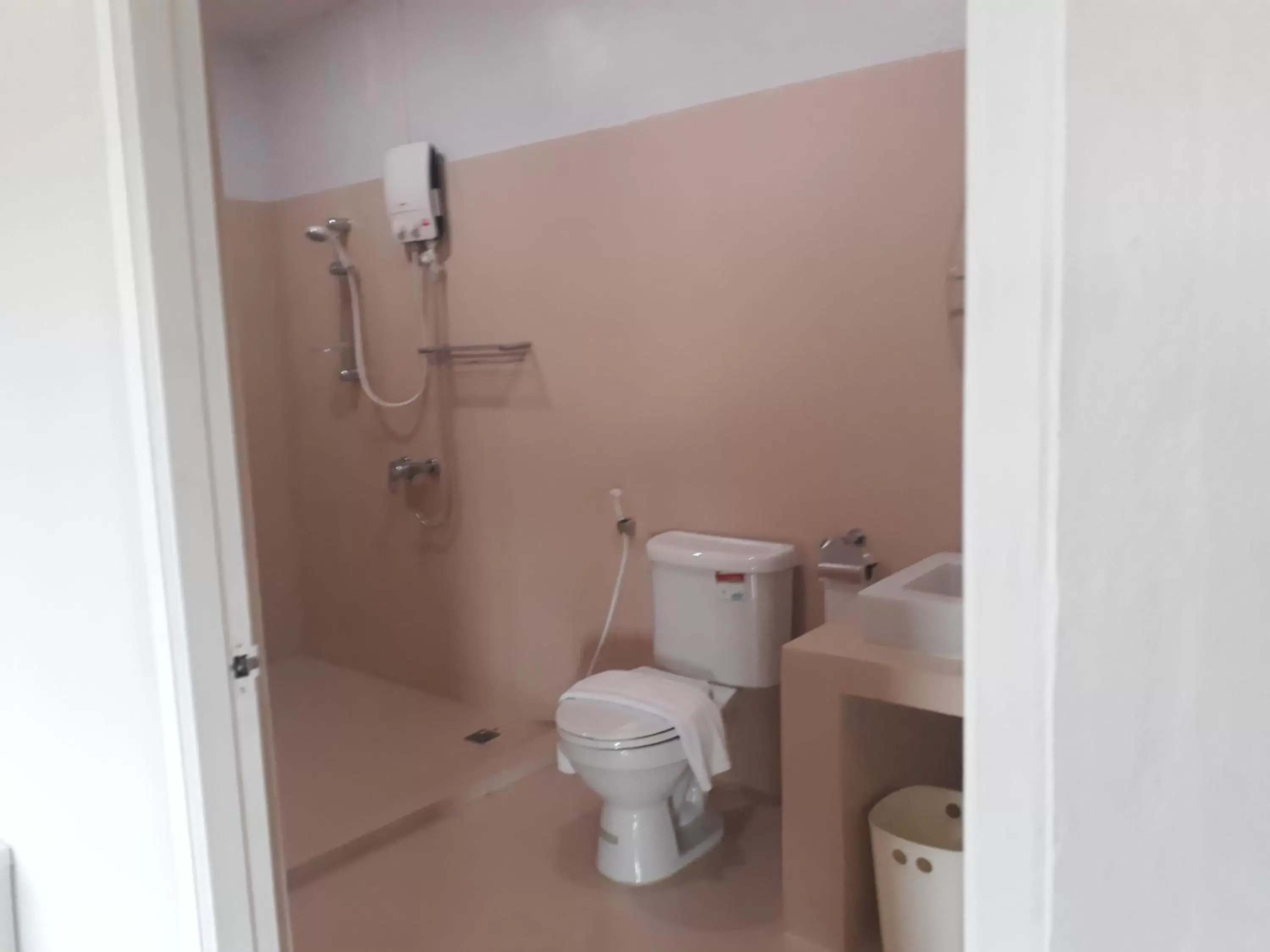 Bathroom in S2S Queen Trang Hotel
