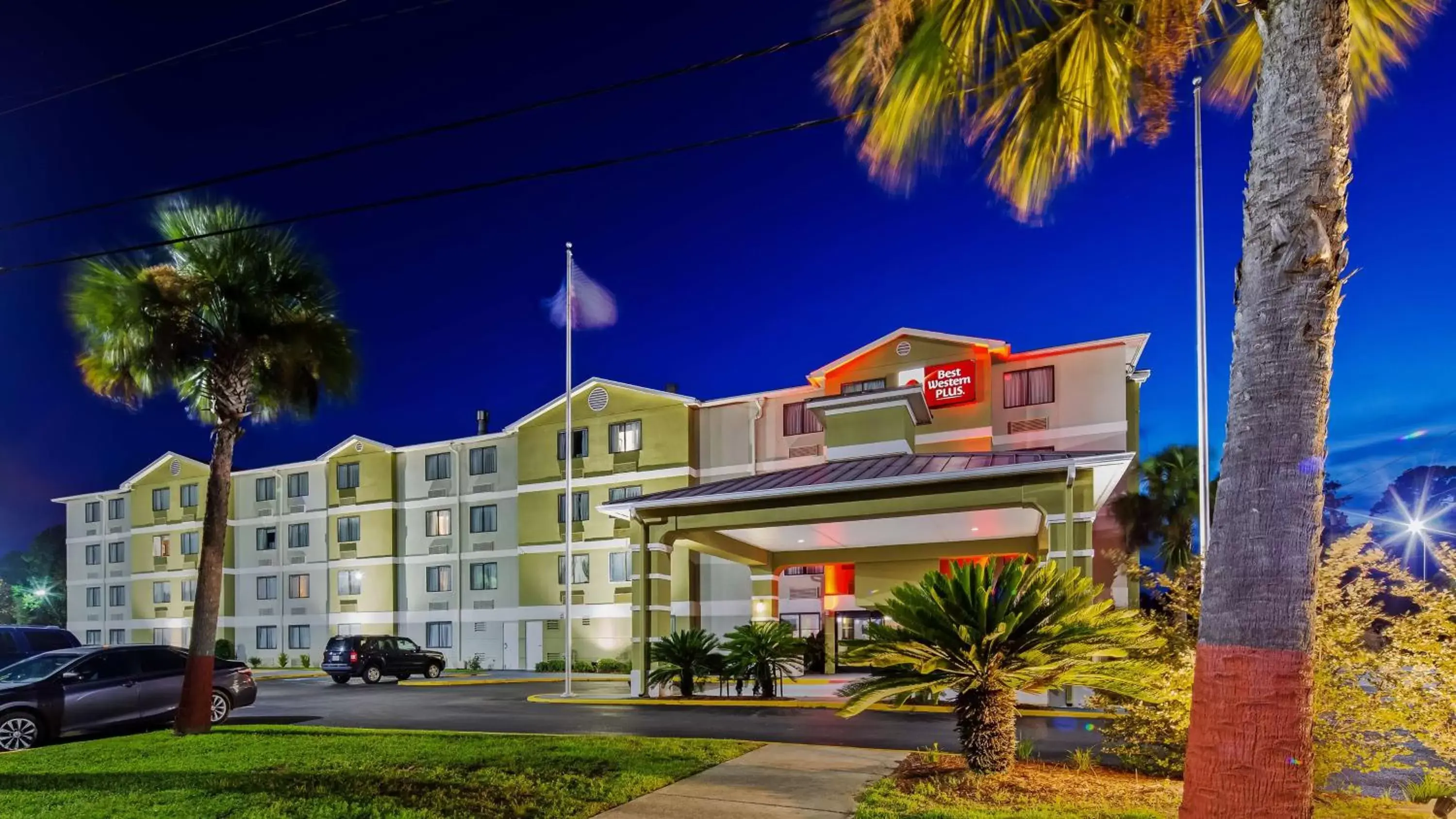 Property Building in Best Western Plus Cypress Creek