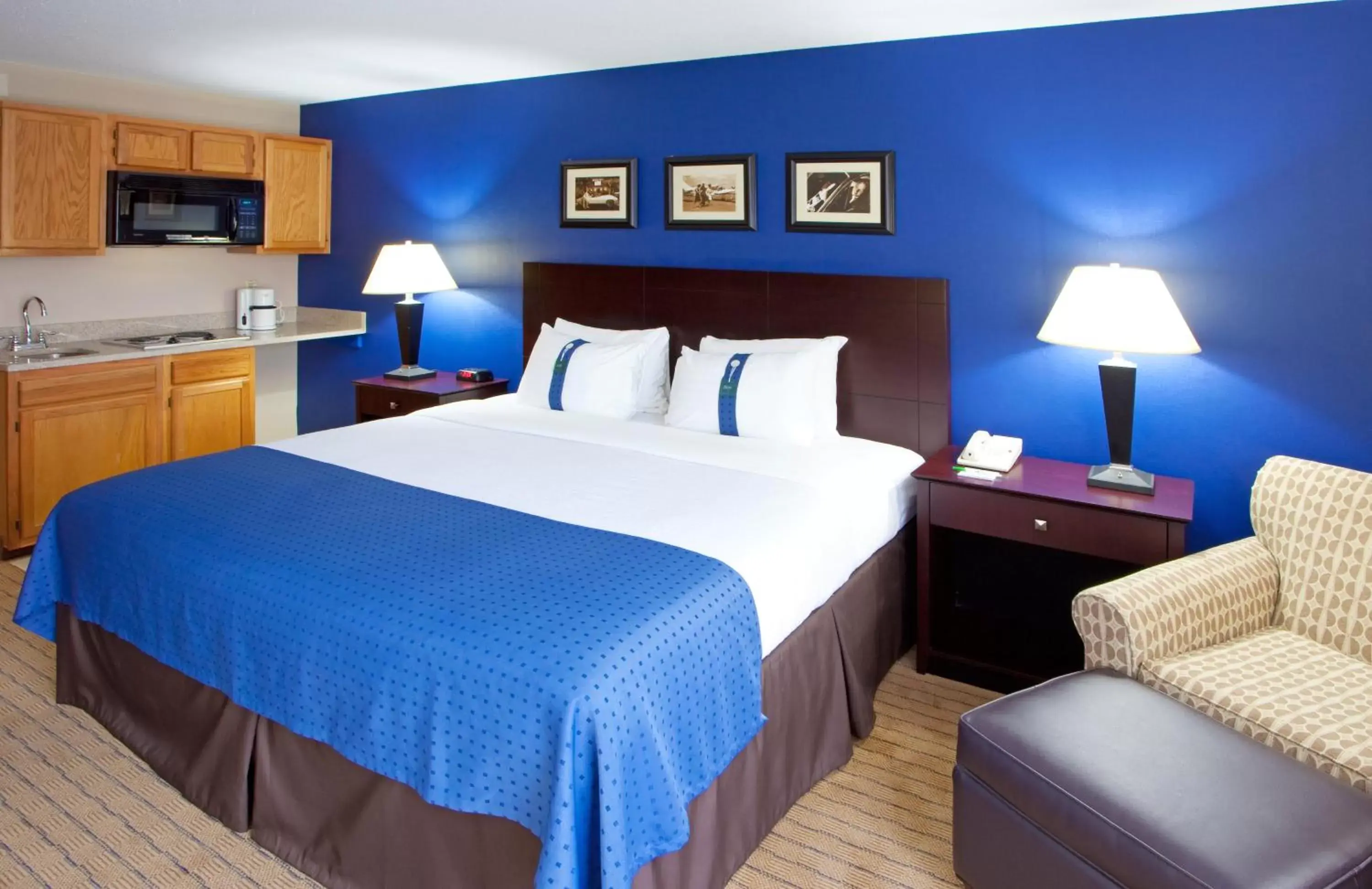 Bed in Holiday Inn Timonium, an IHG Hotel