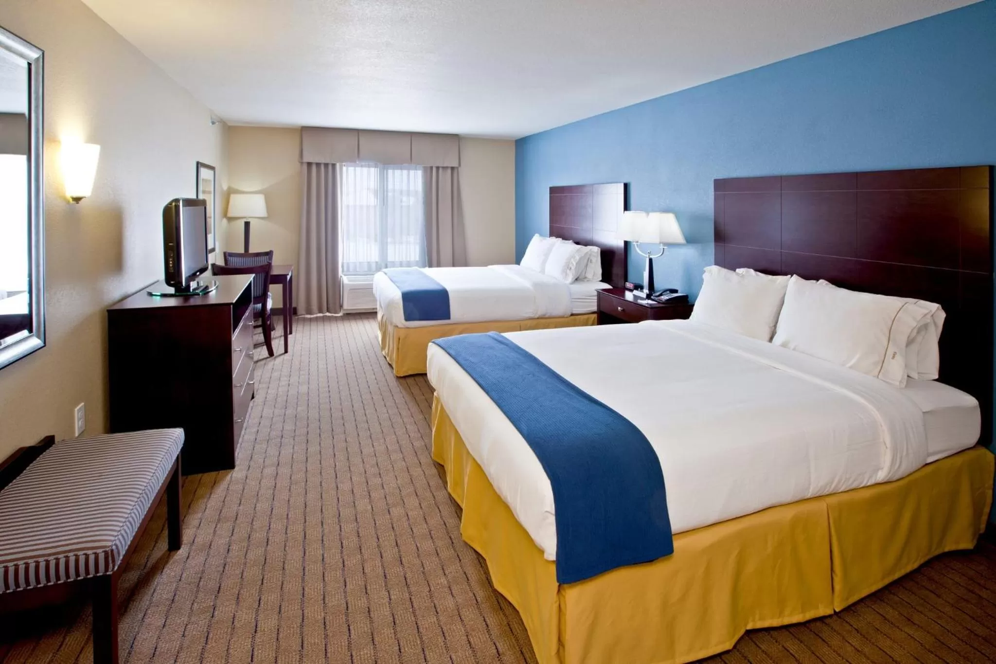 Photo of the whole room, Bed in Holiday Inn Express & Suites Shelbyville Indianapolis by IHG