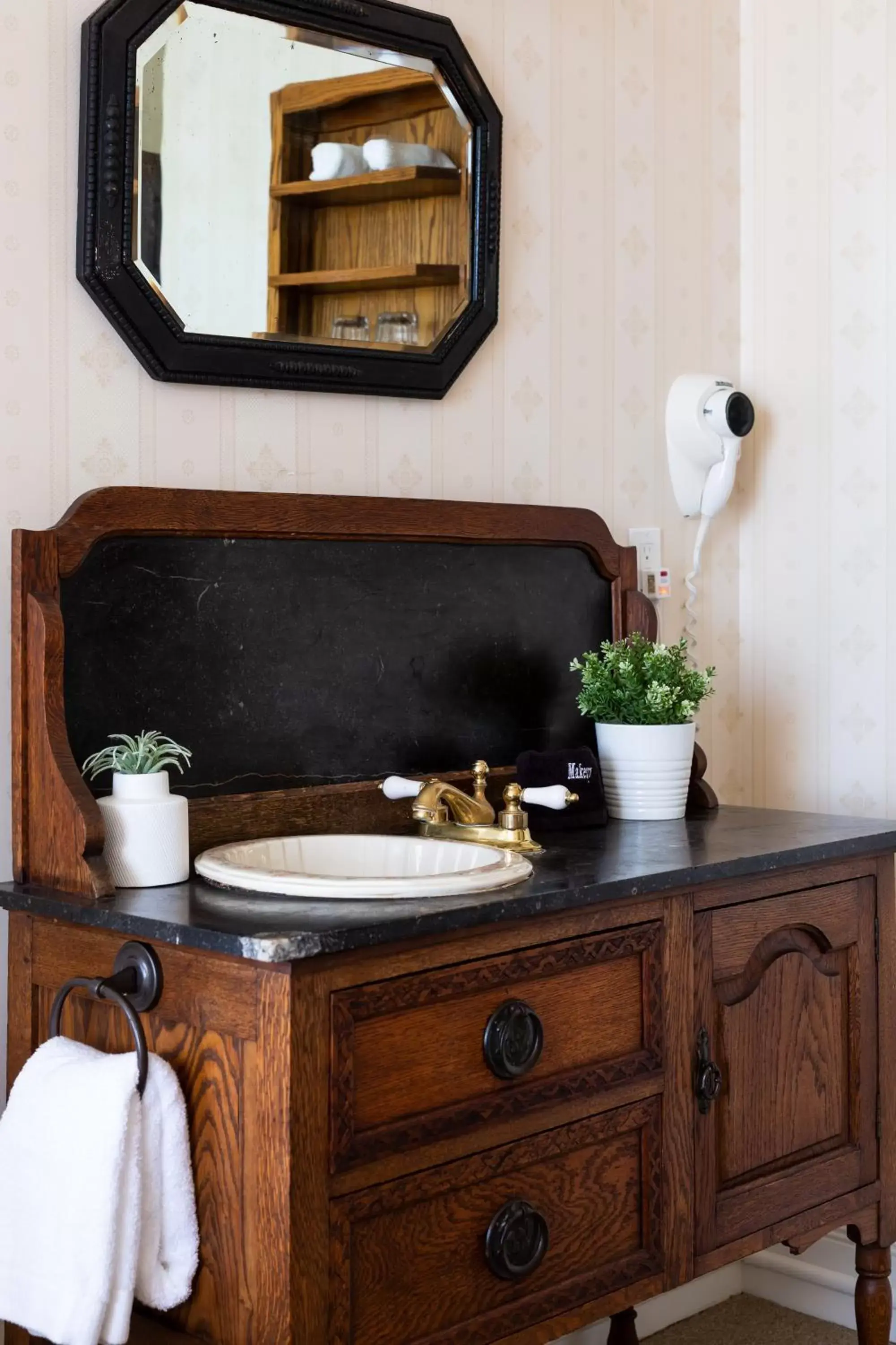 Bathroom, Seating Area in Garden Street Inn Downtown San Luis Obispo, A Kirkwood Collection Hotel