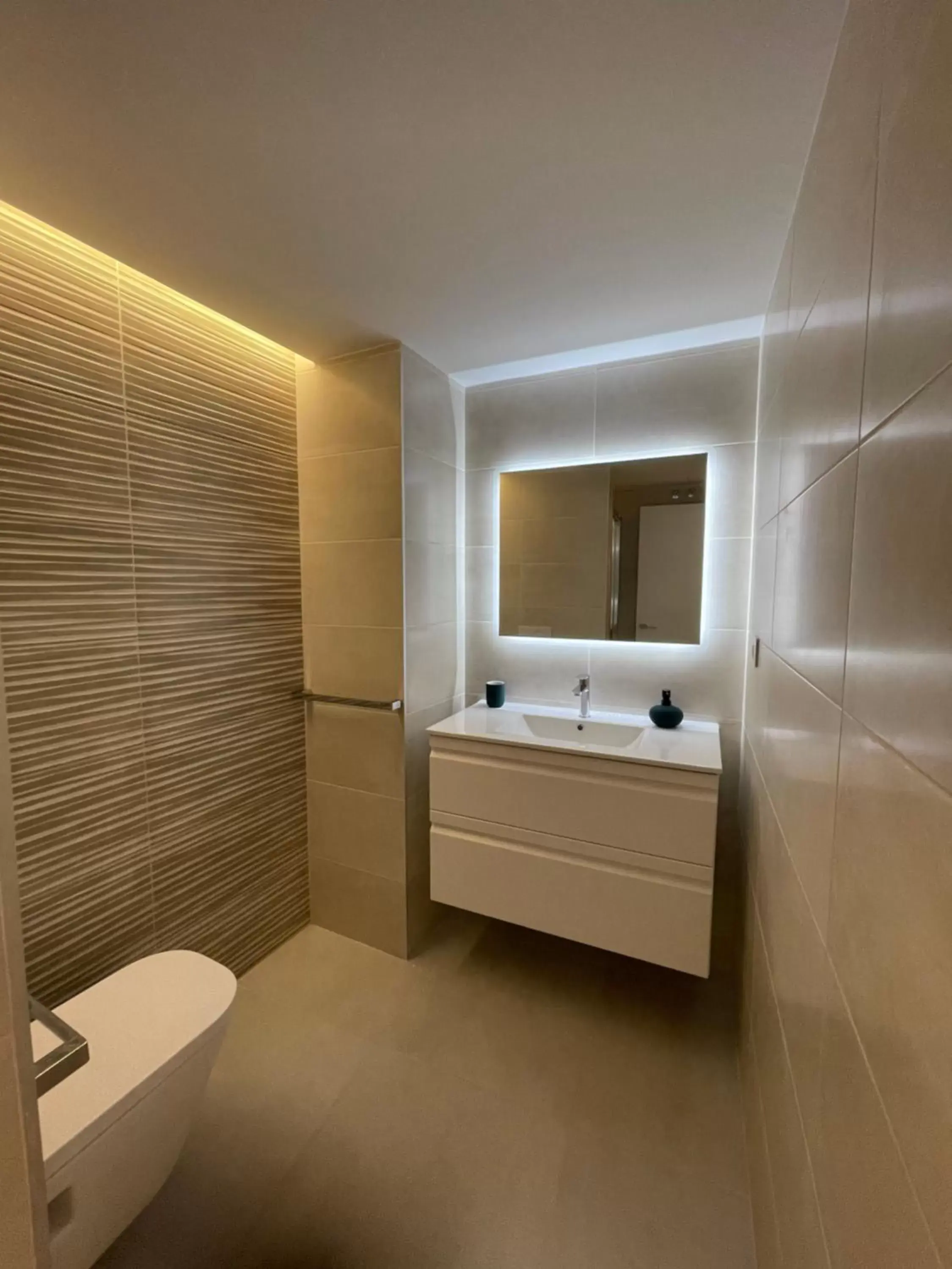 Bathroom in Palm Suites