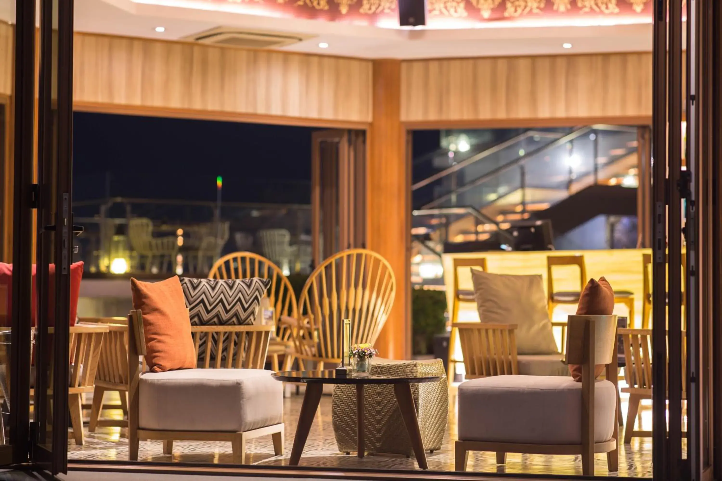 Lounge or bar in Mida Grande Hotel Dhavaravati Nakhon Pathom - SHA PLUS Lounge or bar in Mida Grande Hotel Dhavaravati Nakhon Pathom - SHA PLUS