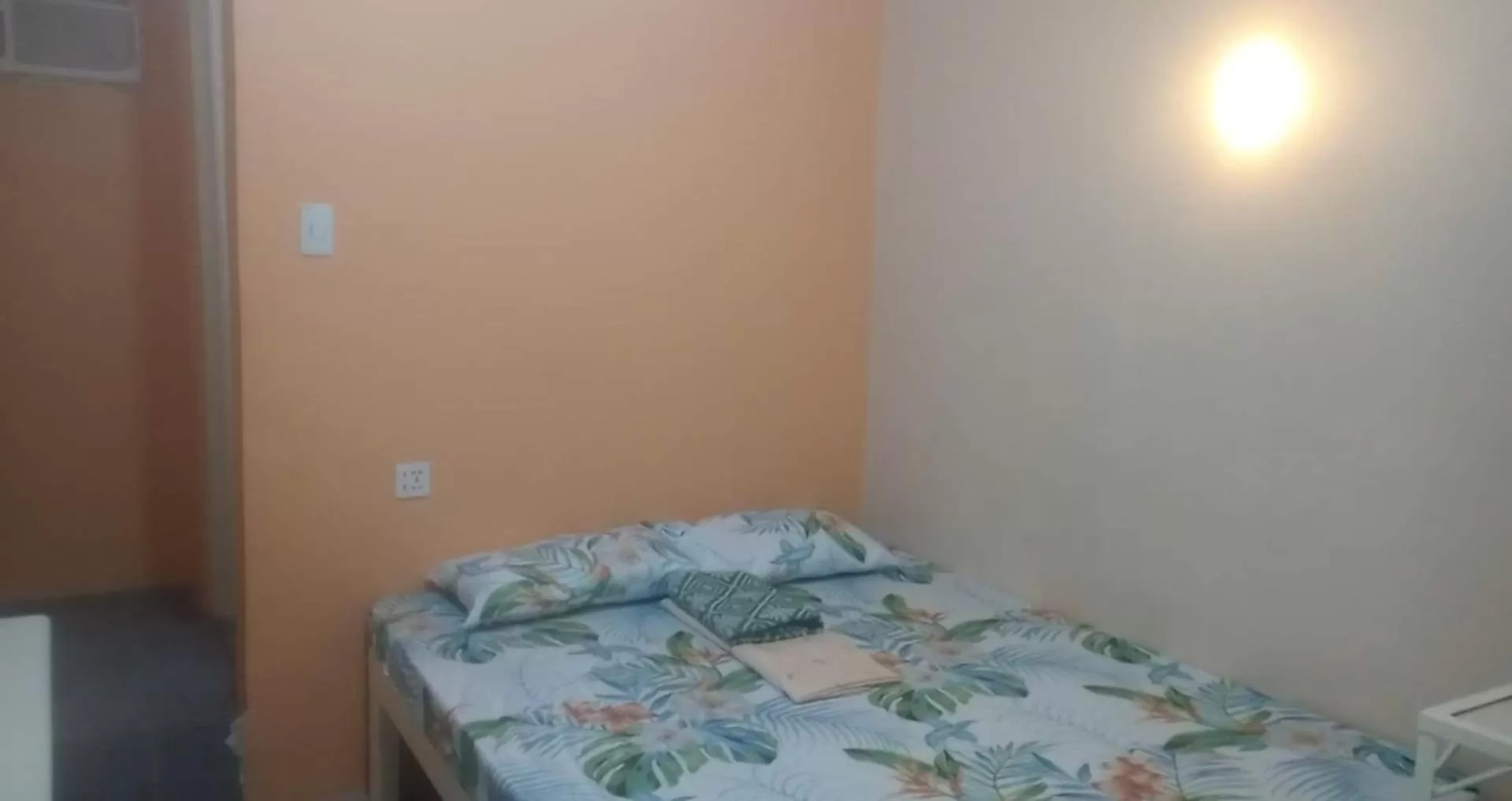 Bed in ROBIE'S TRANSIENTS ROOMS