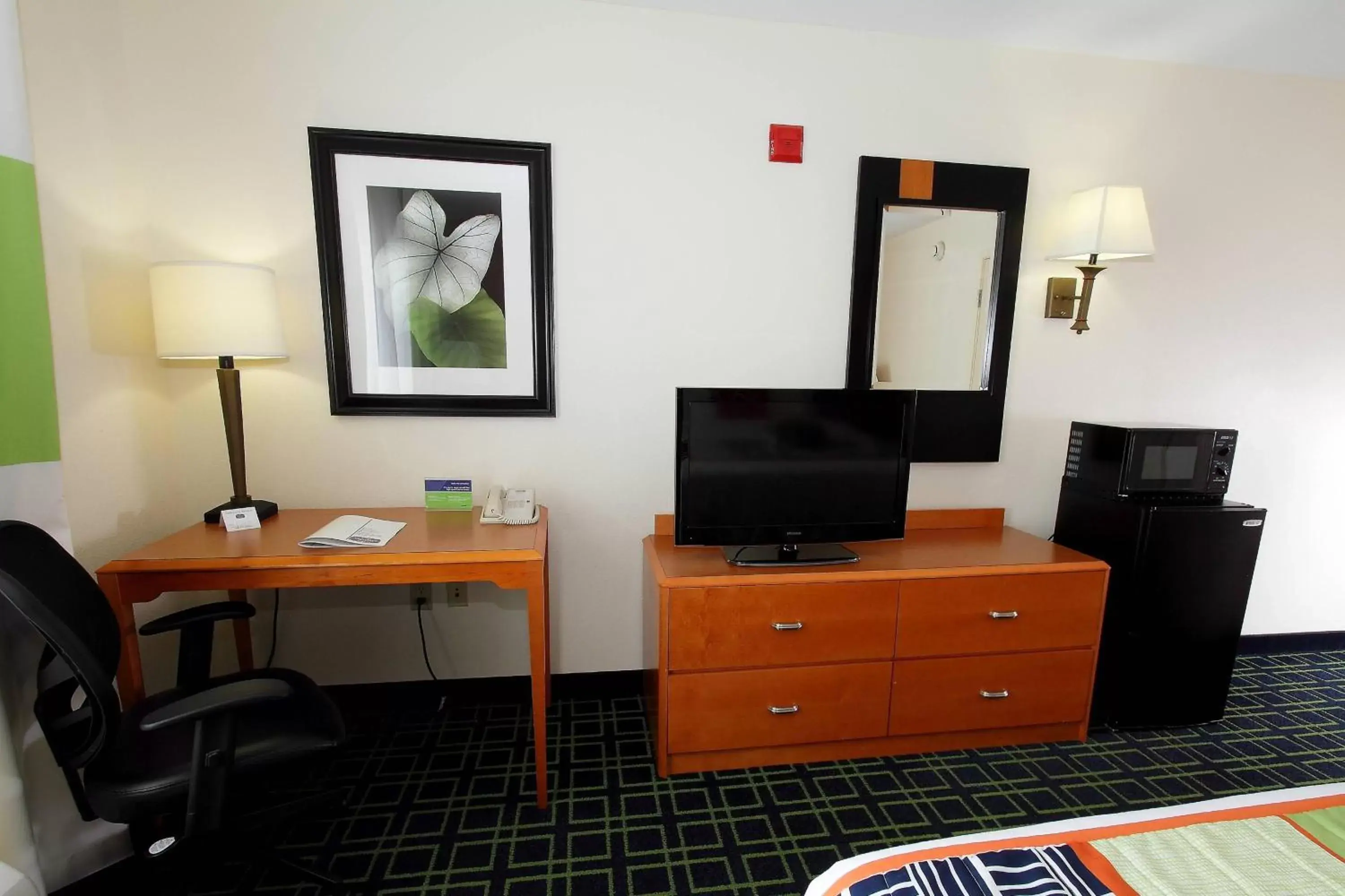 Photo of the whole room, TV/Entertainment Center in Fairfield Inn & Suites by Marriott Killeen