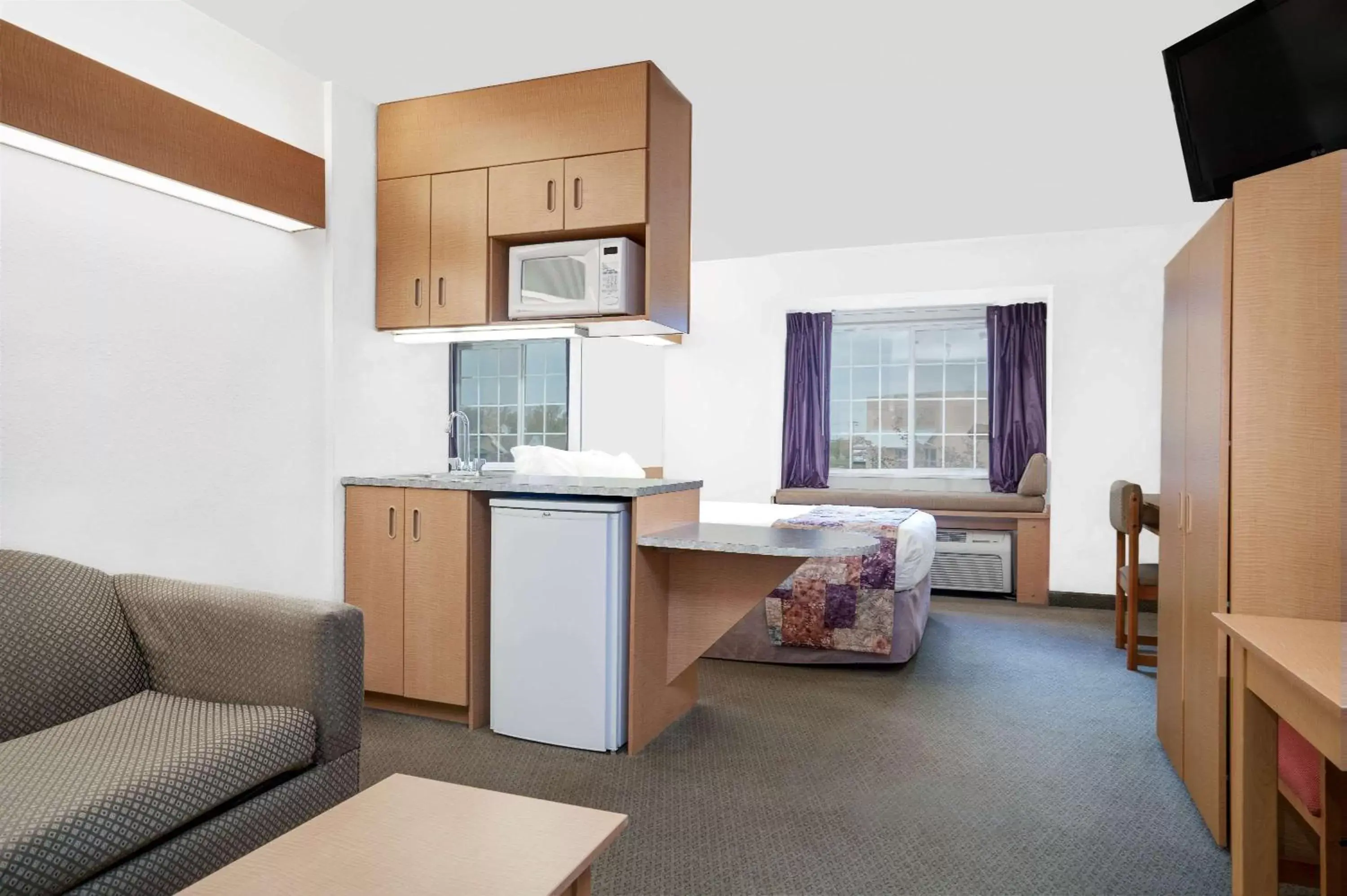Photo of the whole room, Kitchen/Kitchenette in Microtel Inn & Suites by Wyndham Mankato