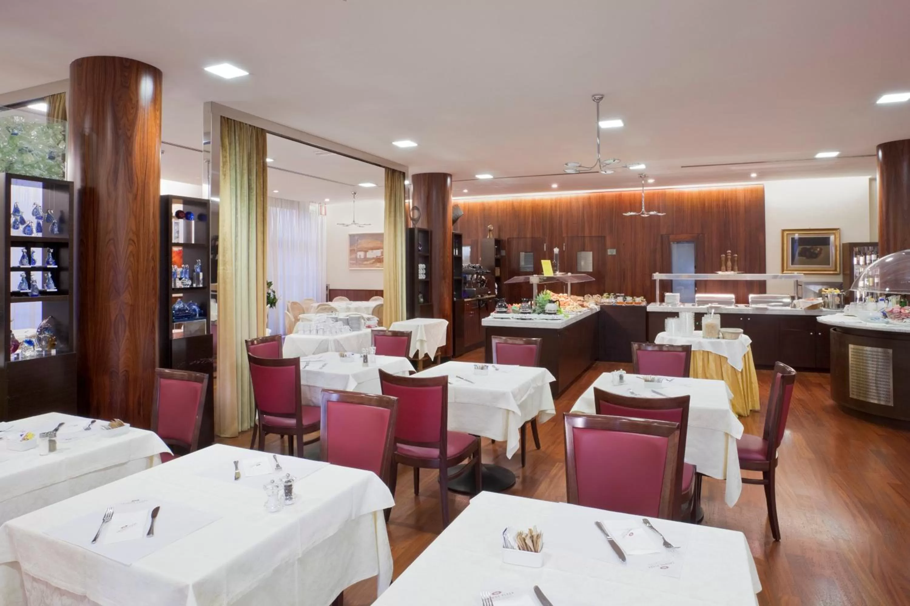 Restaurant/places to eat in Crowne Plaza Venice East by IHG