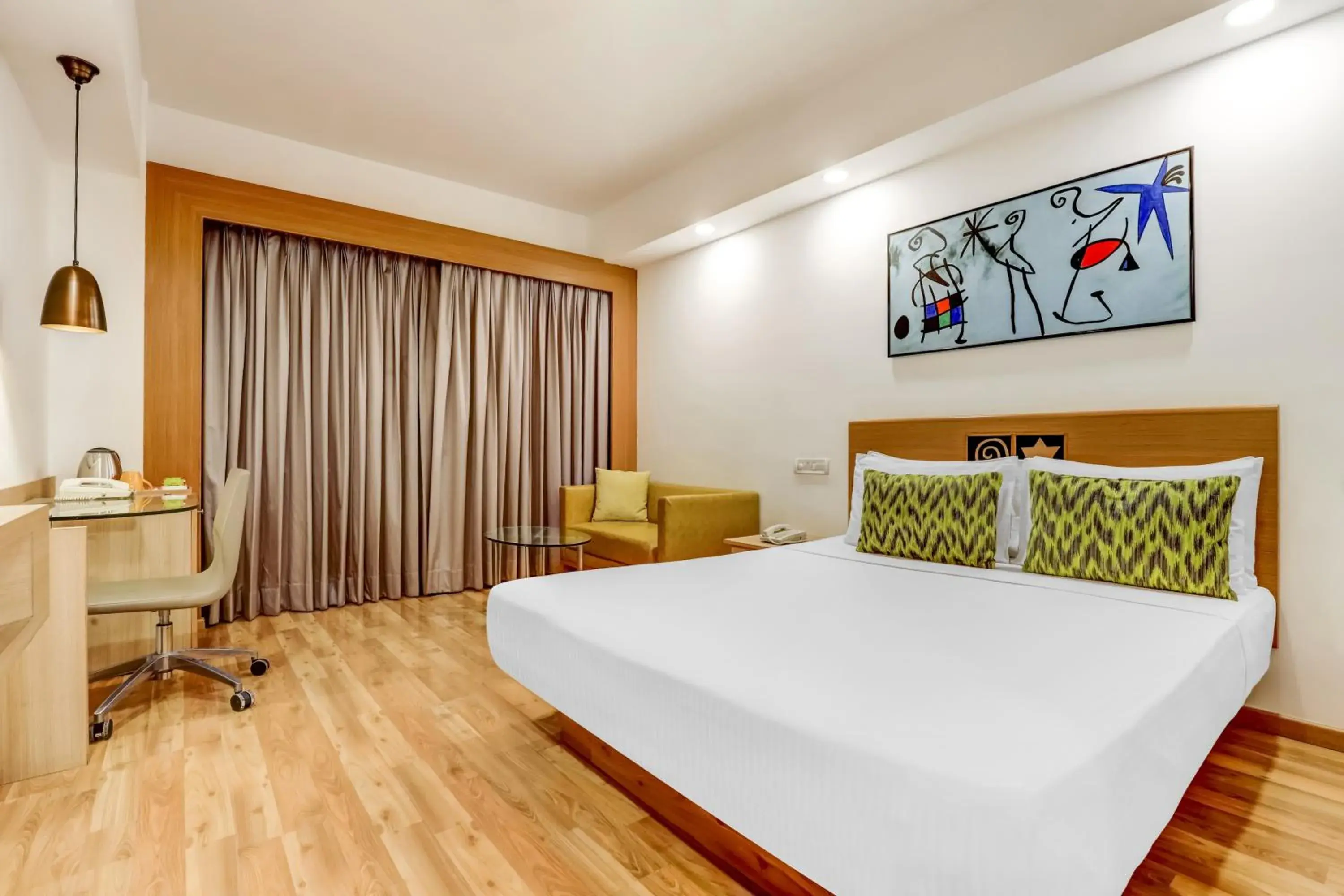 Bedroom, Bed in Lemon Tree Hotel, Ahmedabad